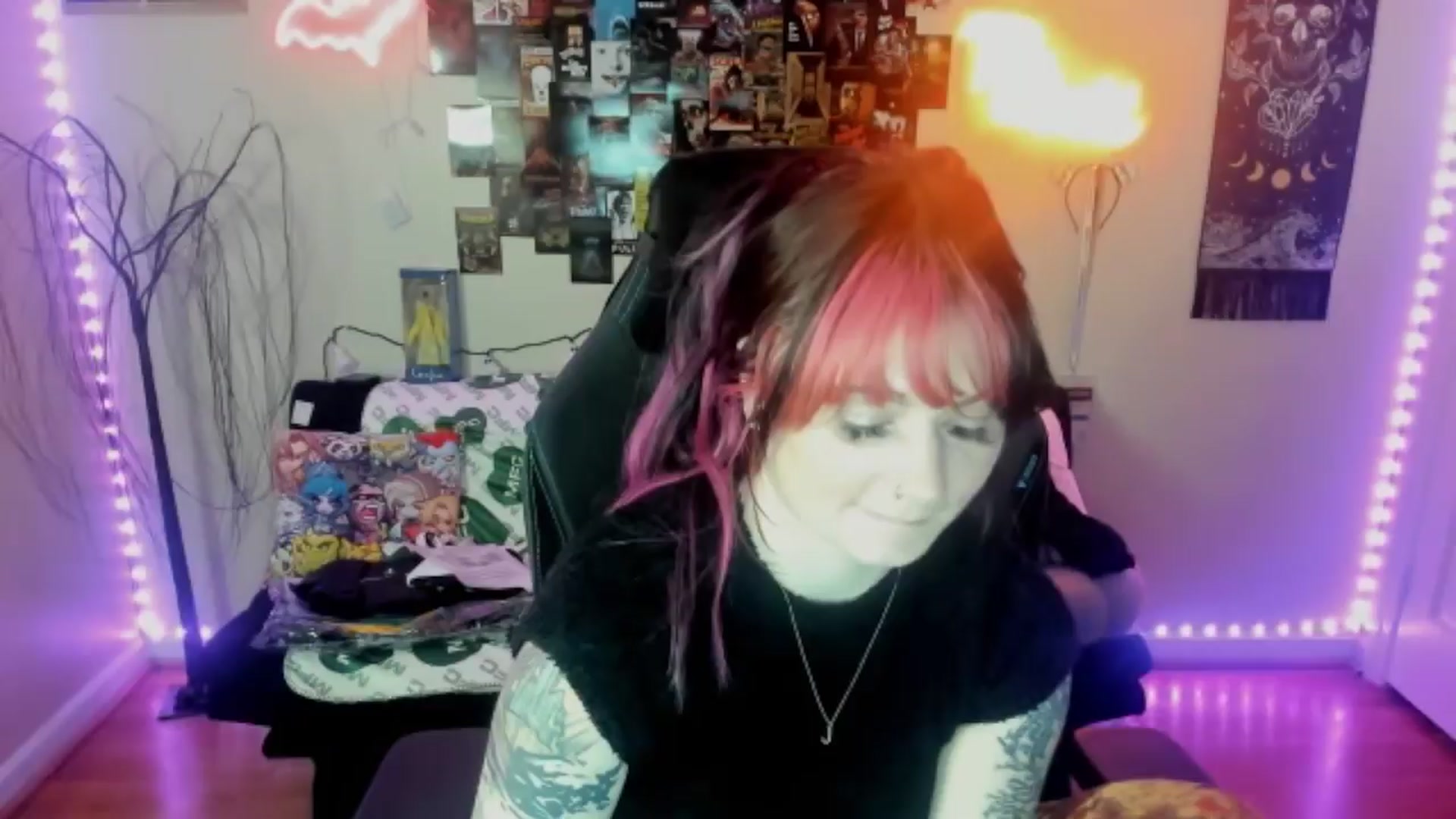 Gallery image thumbnail from CallieMyers's myfreecams stream on, 04/03/2024, 15:43 image 9 of 20