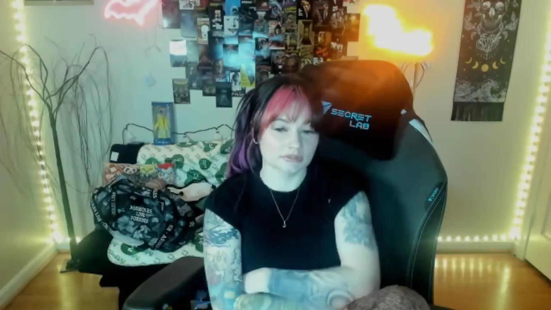 Gallery image thumbnail from CallieMyers's myfreecams stream on, 04/03/2024, 15:43 image 17 of 20