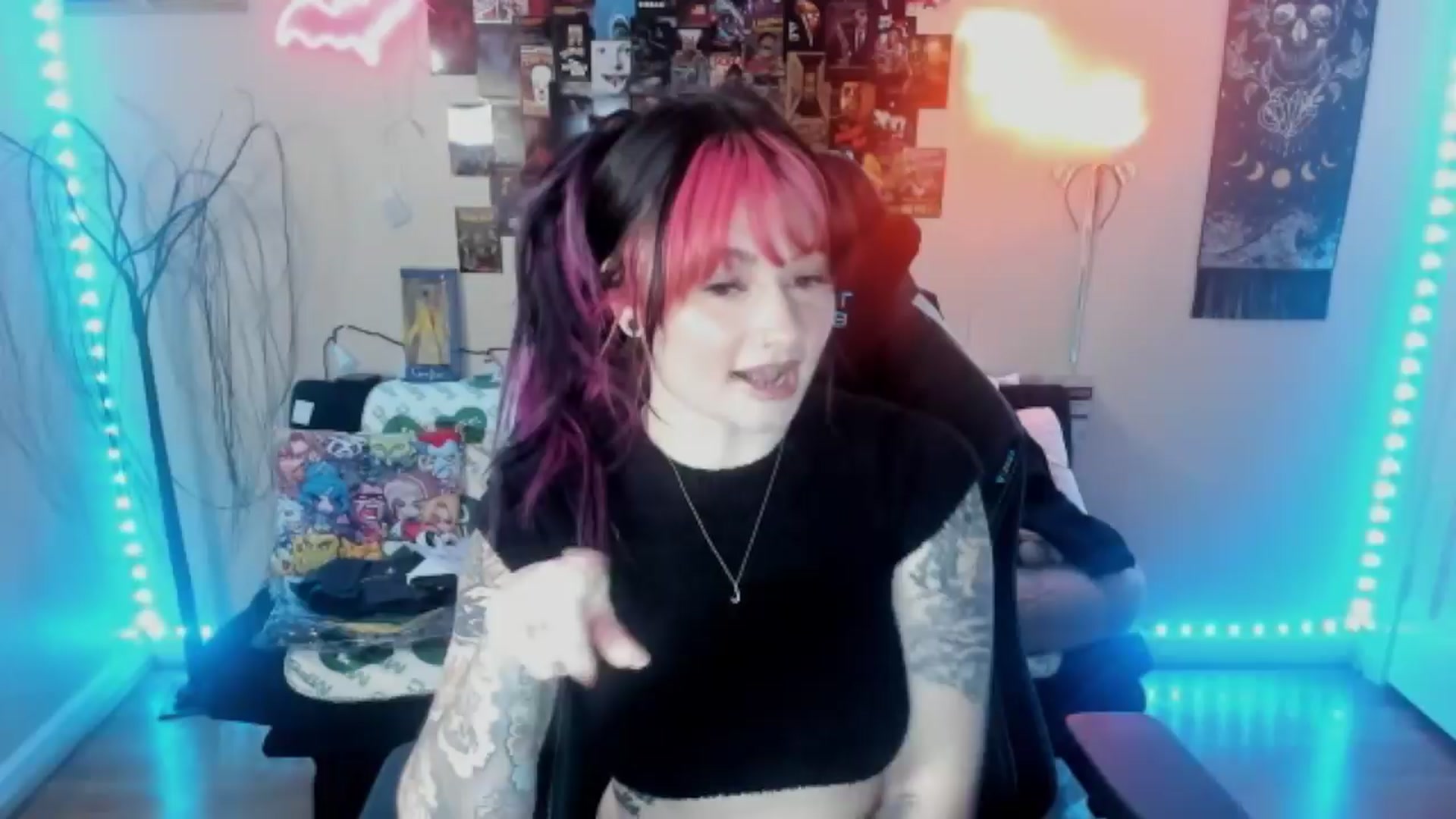 Gallery image thumbnail from CallieMyers's myfreecams stream on, 04/03/2024, 15:43 image 1 of 20