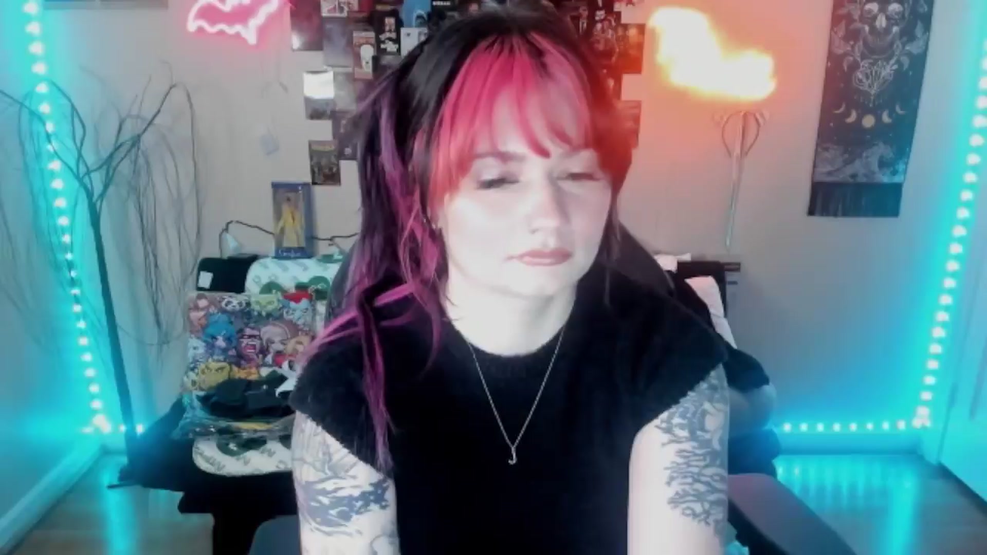 Gallery image thumbnail from CallieMyers's myfreecams stream on, 04/03/2024, 15:43 image 2 of 20