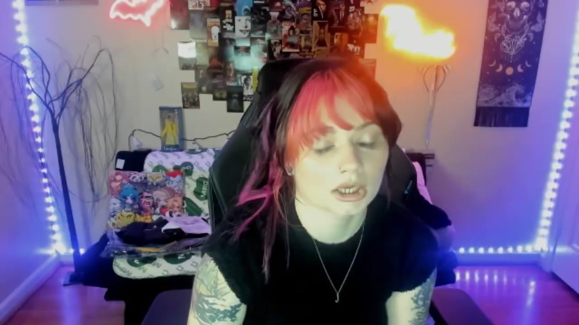 Gallery image thumbnail from CallieMyers's myfreecams stream on, 04/03/2024, 15:43 image 10 of 20