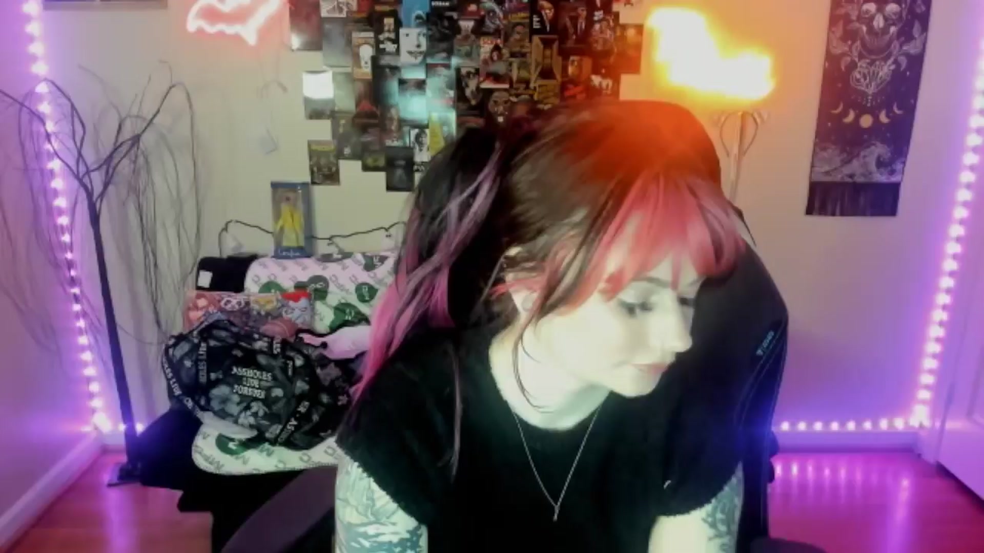 Gallery image thumbnail from CallieMyers's myfreecams stream on, 04/03/2024, 15:43 image 19 of 20