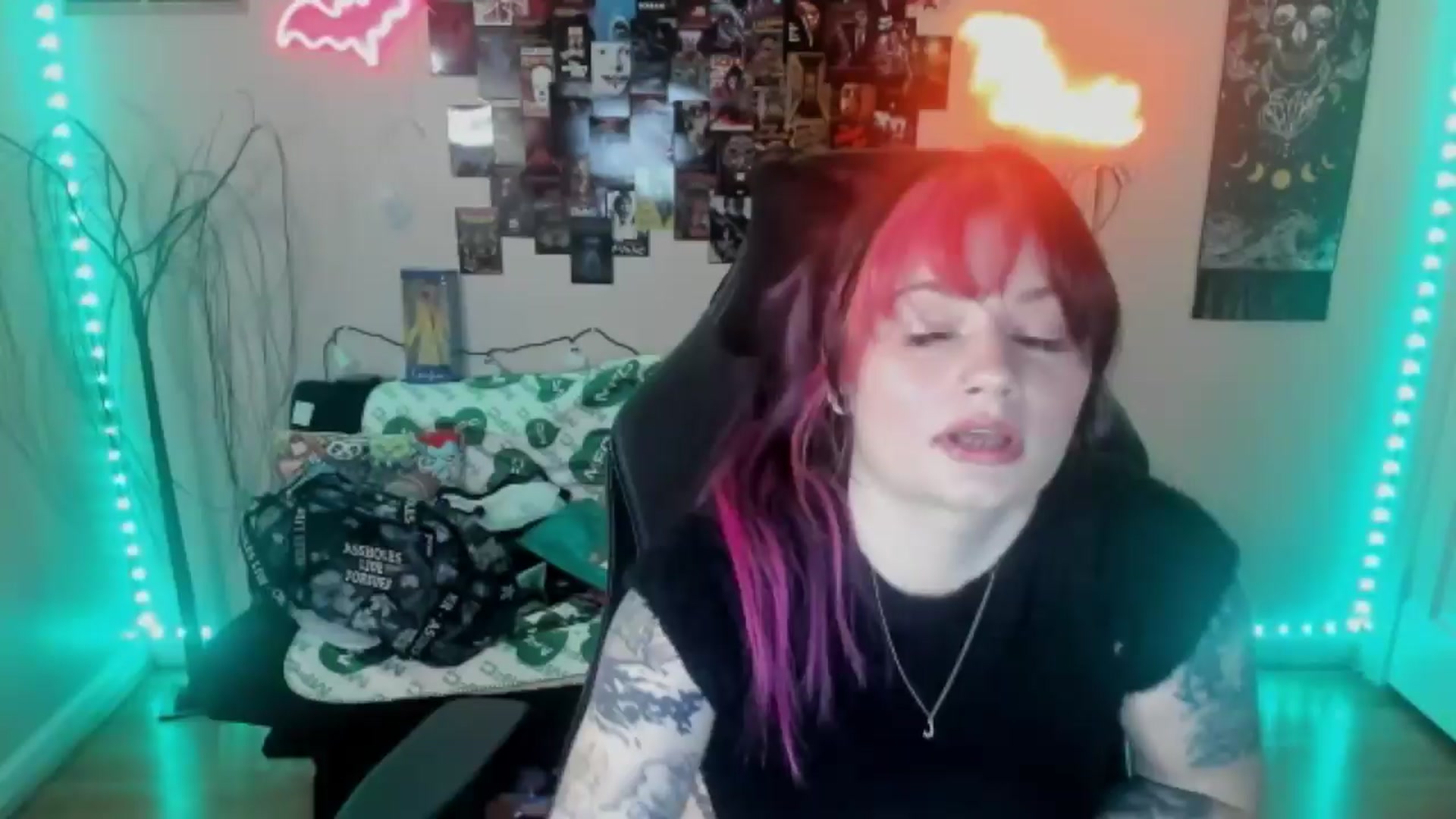 Gallery image thumbnail from CallieMyers's myfreecams stream on, 04/03/2024, 15:43 image 14 of 20