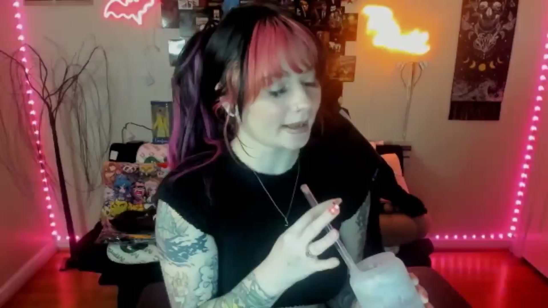 Gallery image thumbnail from CallieMyers's myfreecams stream on, 04/03/2024, 15:43 image 8 of 20