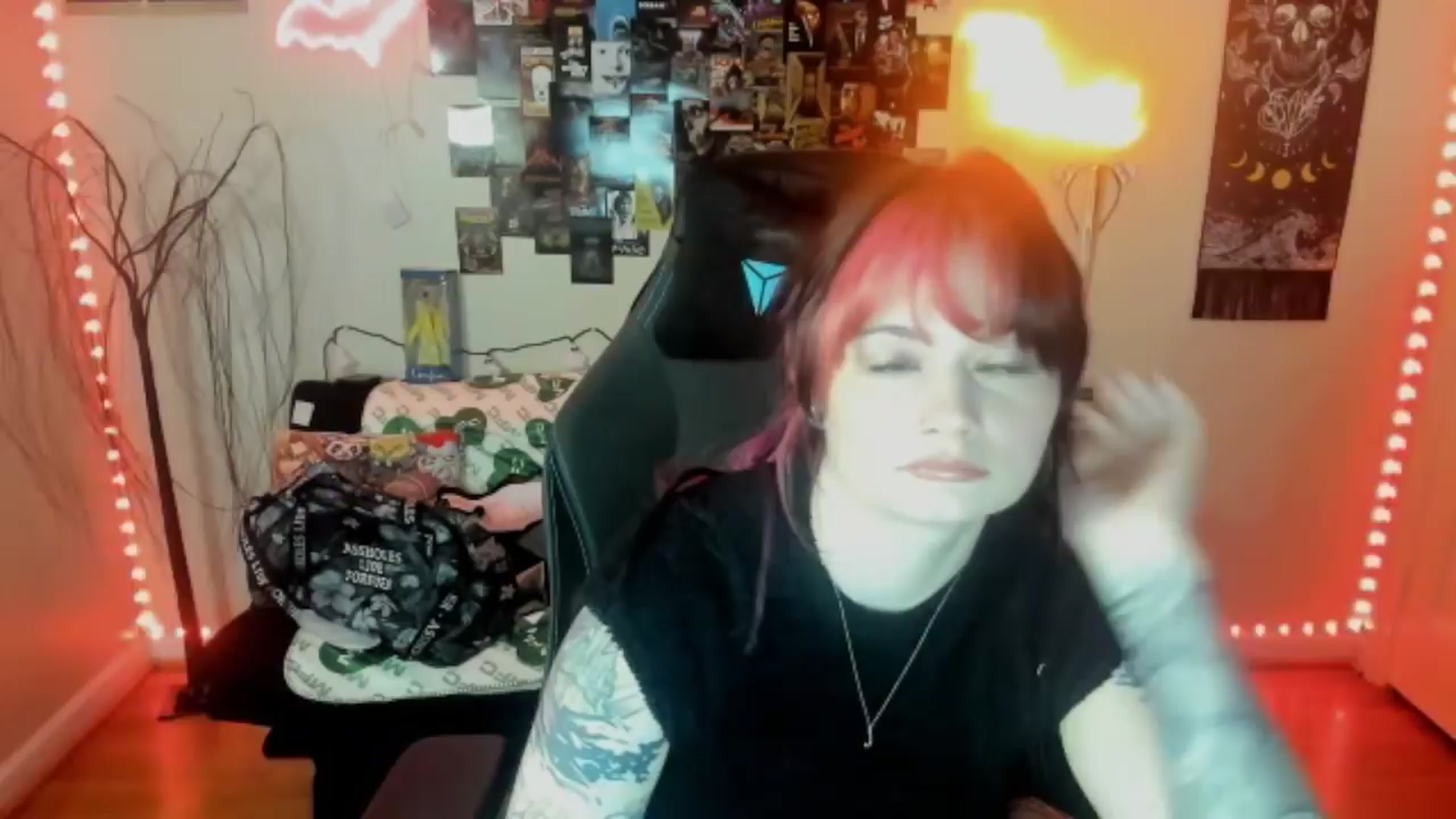 Gallery image thumbnail from CallieMyers's myfreecams stream on, 04/03/2024, 15:43 image 18 of 20