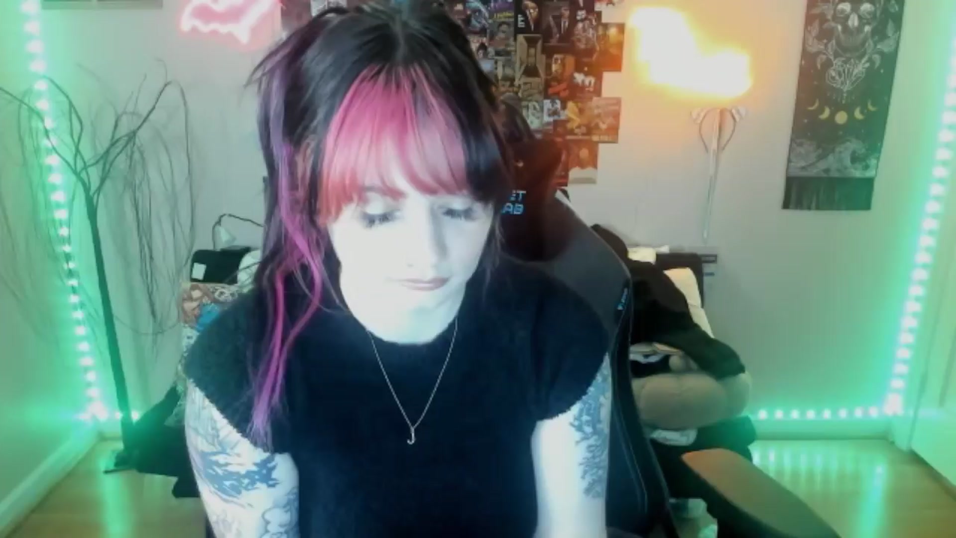 Gallery image thumbnail from CallieMyers's myfreecams stream on, 04/03/2024, 15:43 image 5 of 20