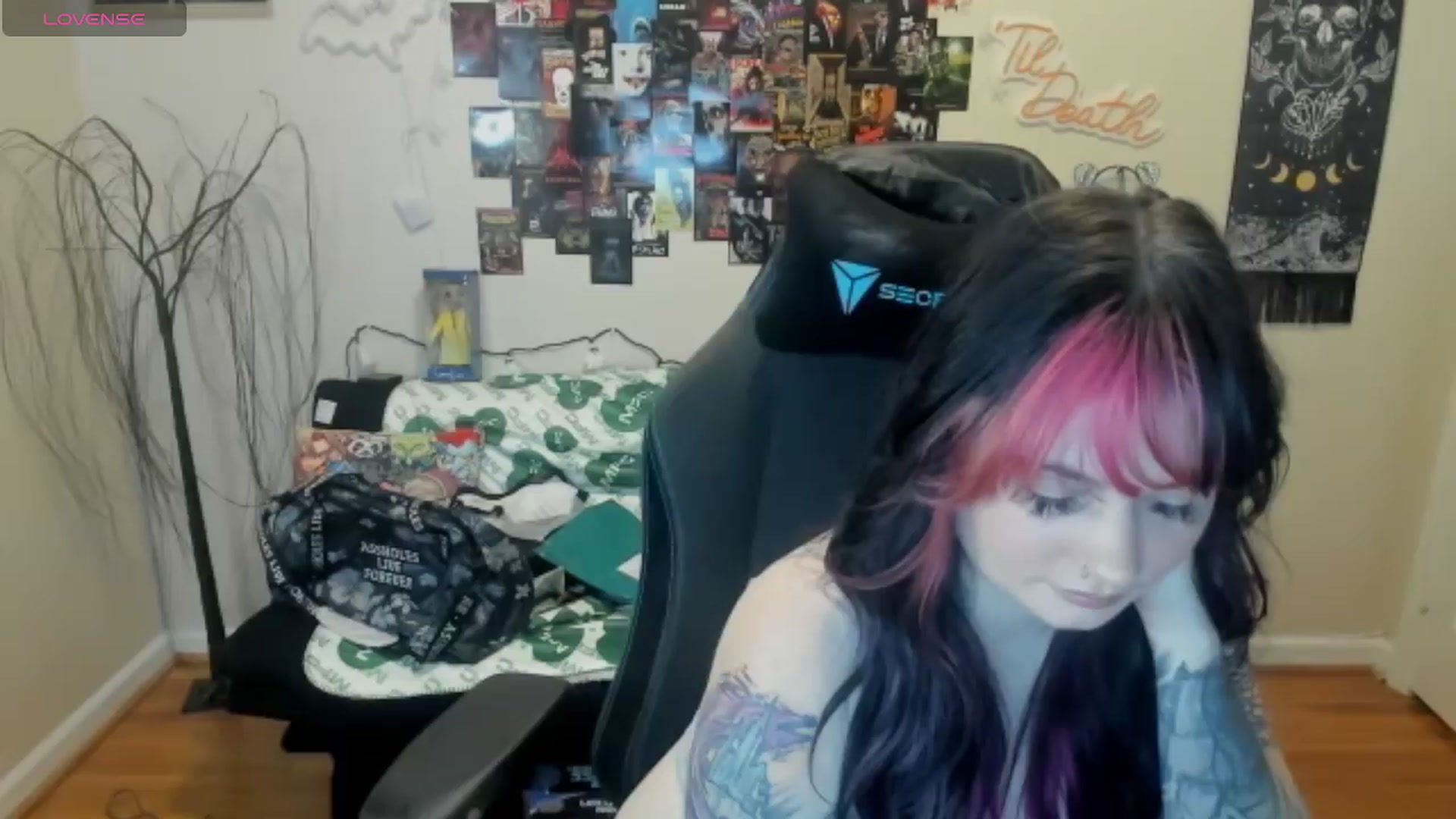 Gallery image thumbnail from CallieMyers's myfreecams stream on, 04/05/2024, 15:55 image 14 of 20