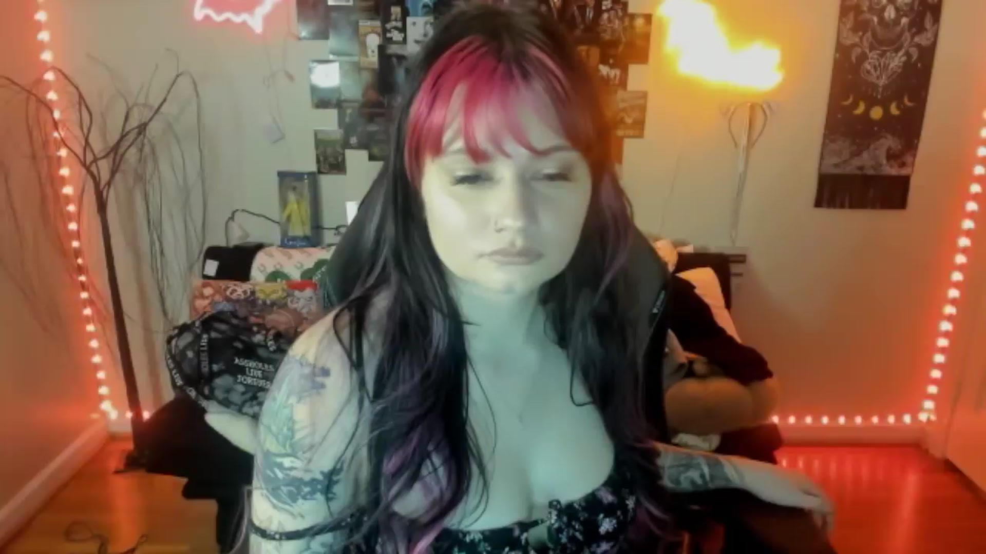 Gallery image thumbnail from CallieMyers's myfreecams stream on, 04/09/2024, 15:29 image 10 of 20
