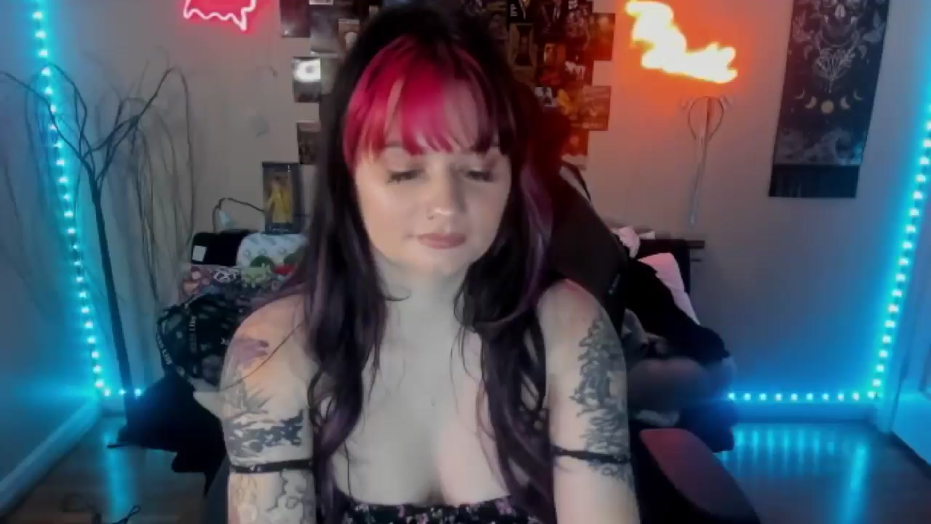 Gallery image thumbnail from CallieMyers's myfreecams stream on, 04/09/2024, 15:29 image 6 of 20