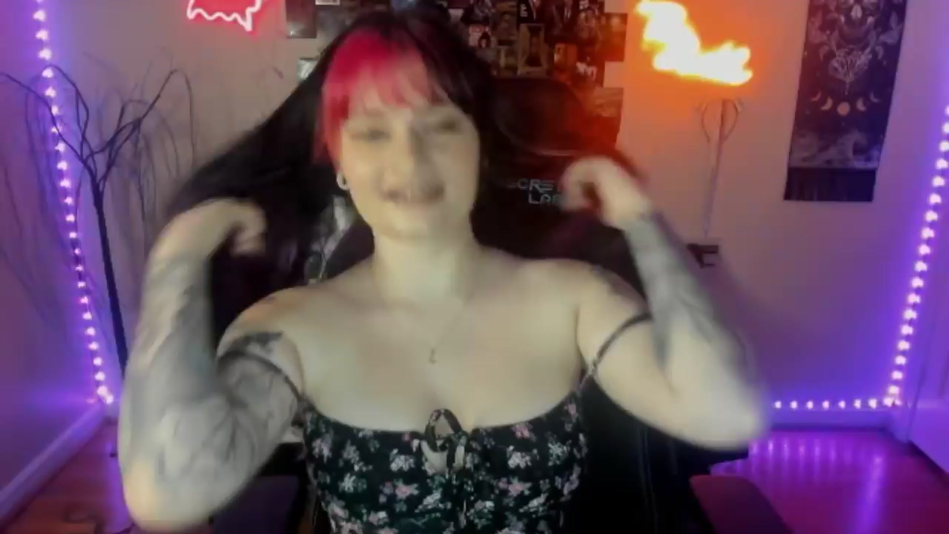 Gallery image thumbnail from CallieMyers's myfreecams stream on, 04/09/2024, 15:29 image 18 of 20