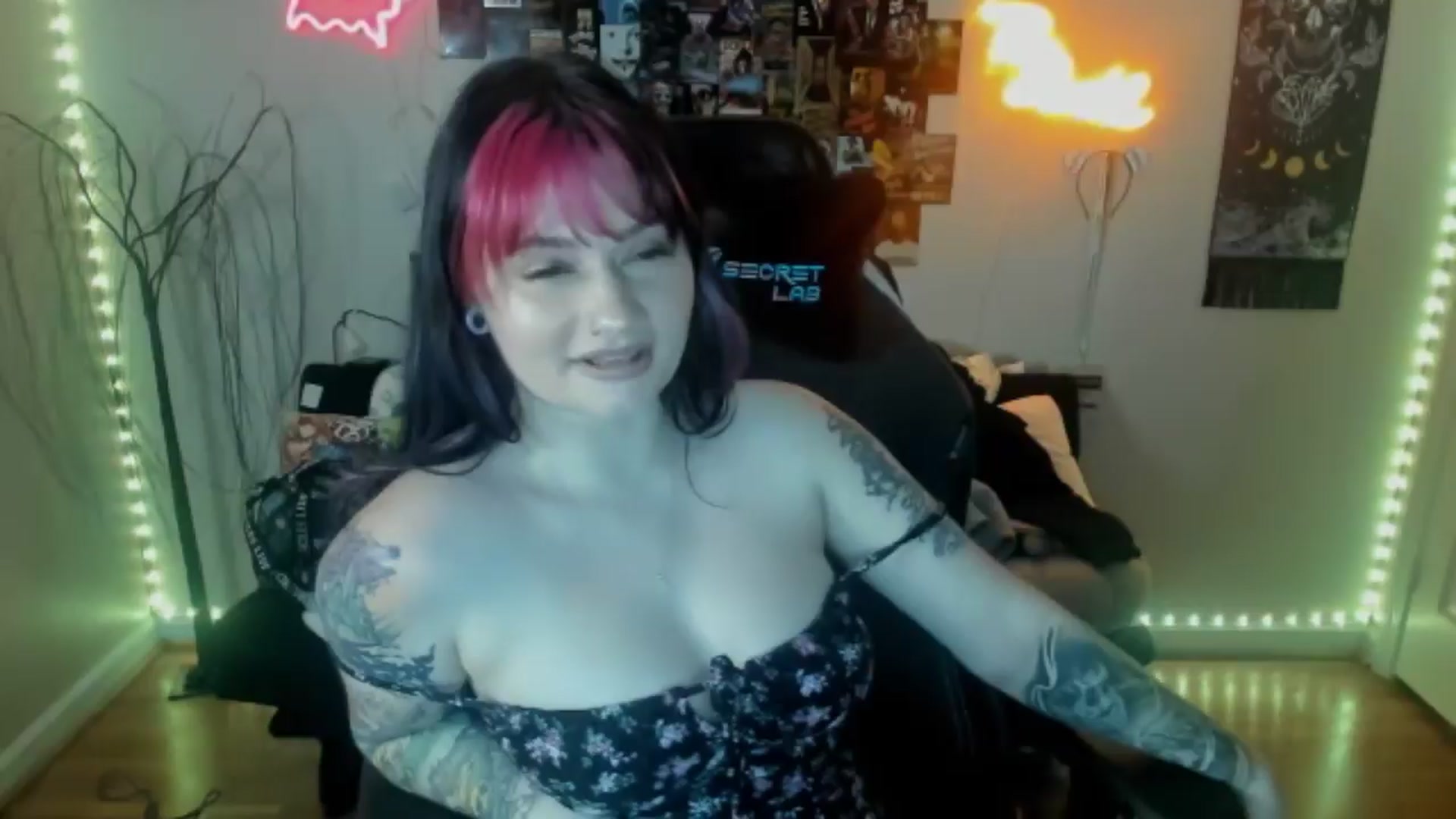 Gallery image thumbnail from CallieMyers's myfreecams stream on, 04/09/2024, 15:29 image 16 of 20