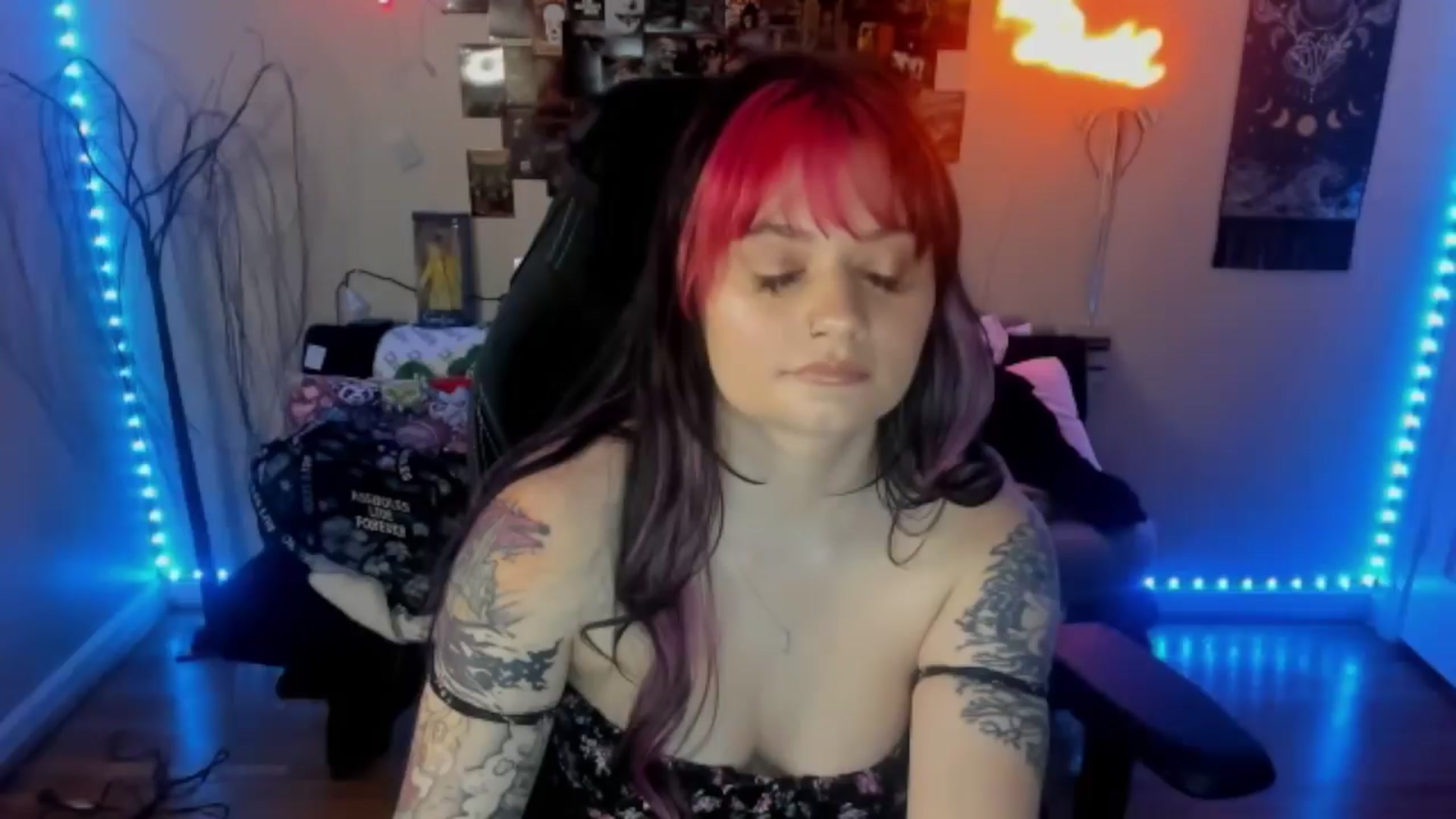 Gallery image thumbnail from CallieMyers's myfreecams stream on, 04/09/2024, 15:29 image 20 of 20