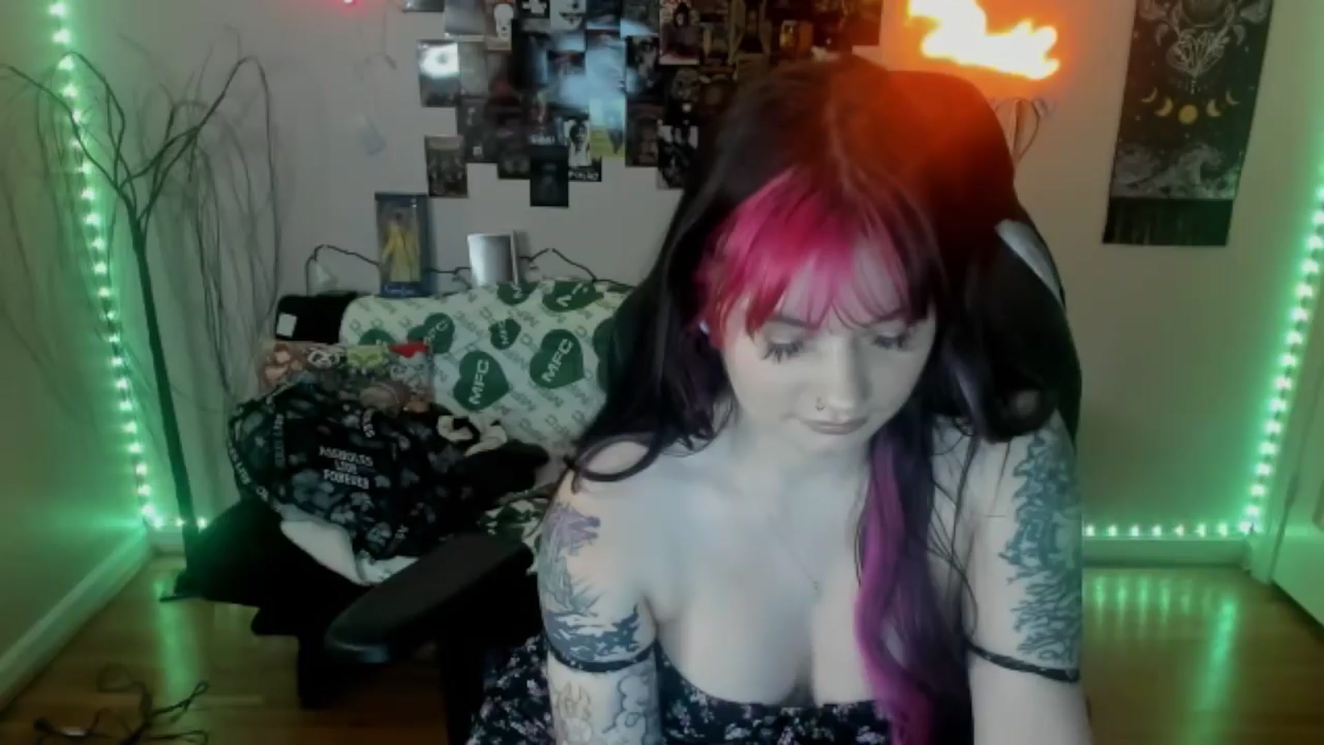 Gallery image thumbnail from CallieMyers's myfreecams stream on, 04/09/2024, 15:46 image 9 of 20