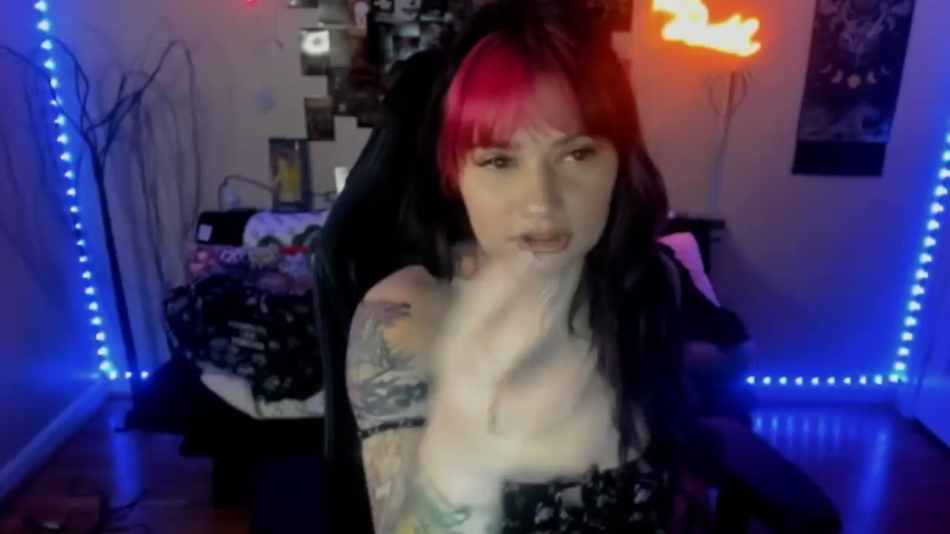 Gallery image thumbnail from CallieMyers's myfreecams stream on, 04/09/2024, 15:46 image 7 of 20
