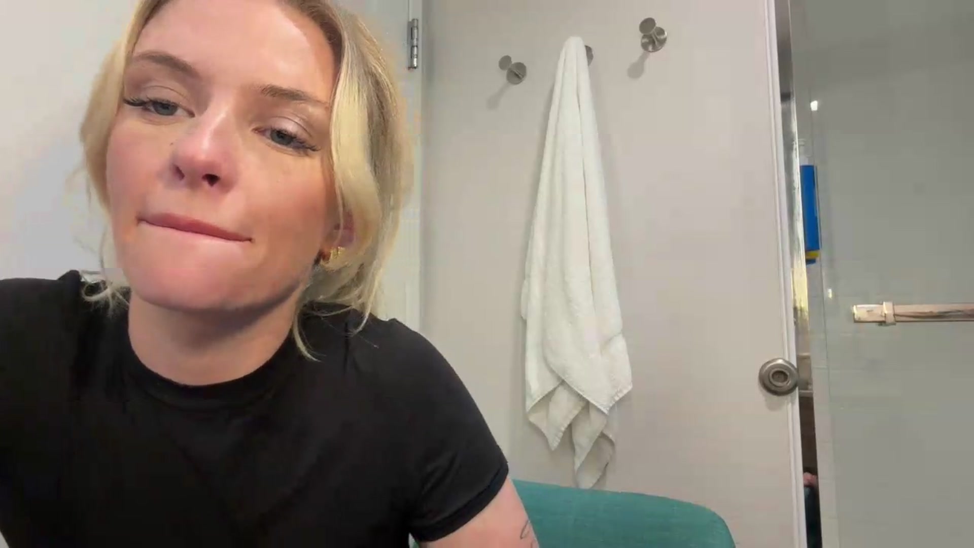 Gallery image thumbnail from Callmemaddie's myfreecams stream on, 08/03/2026, 08:46 image 10 of 20