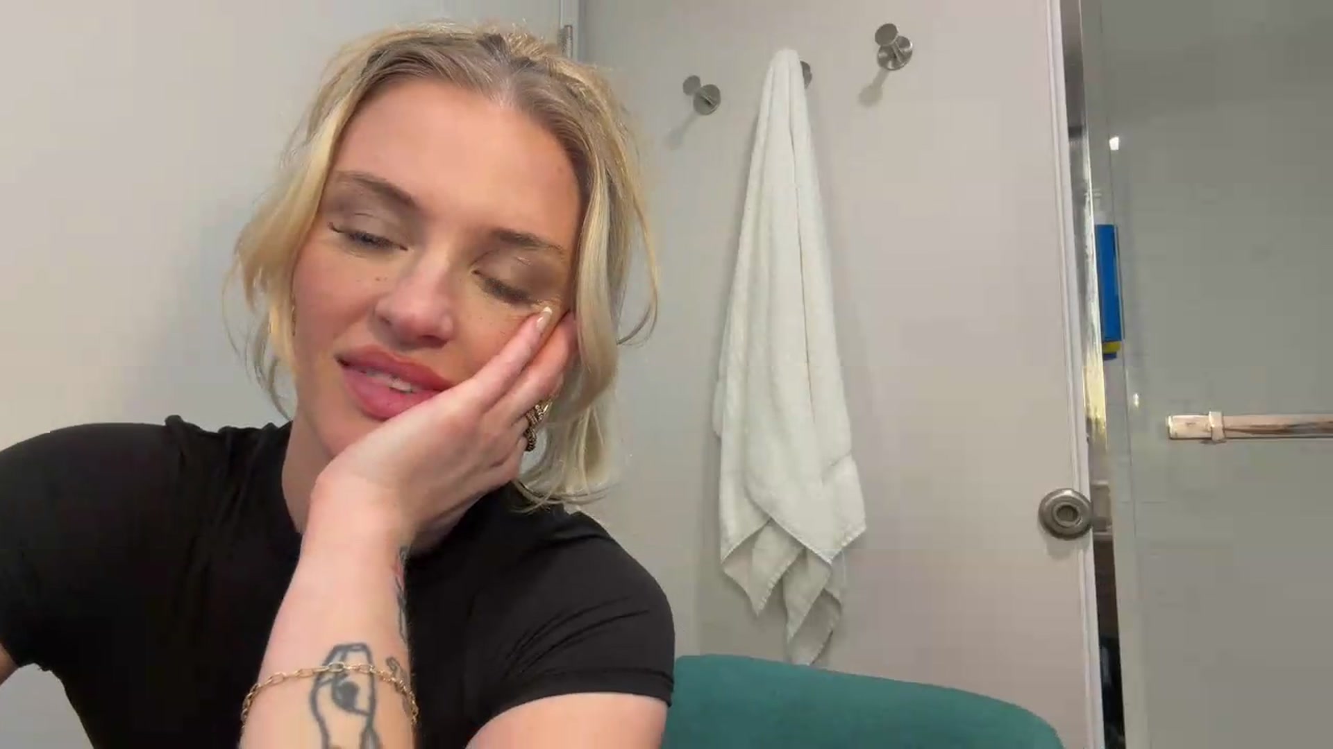 Gallery image thumbnail from Callmemaddie's myfreecams stream on, 08/03/2026, 08:46 image 12 of 20