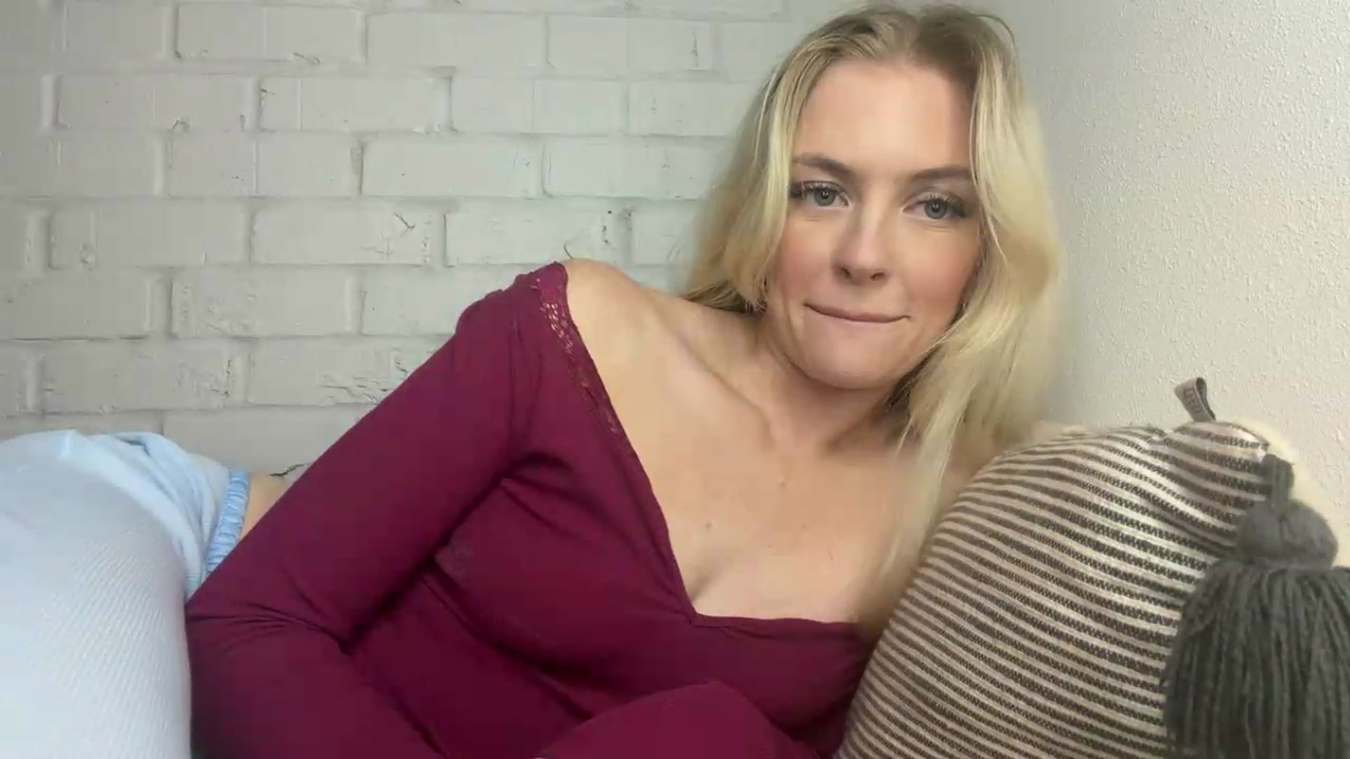 Gallery image thumbnail from Callmemaddie's myfreecams stream on, 08/18/2026, 11:59 image 3 of 20