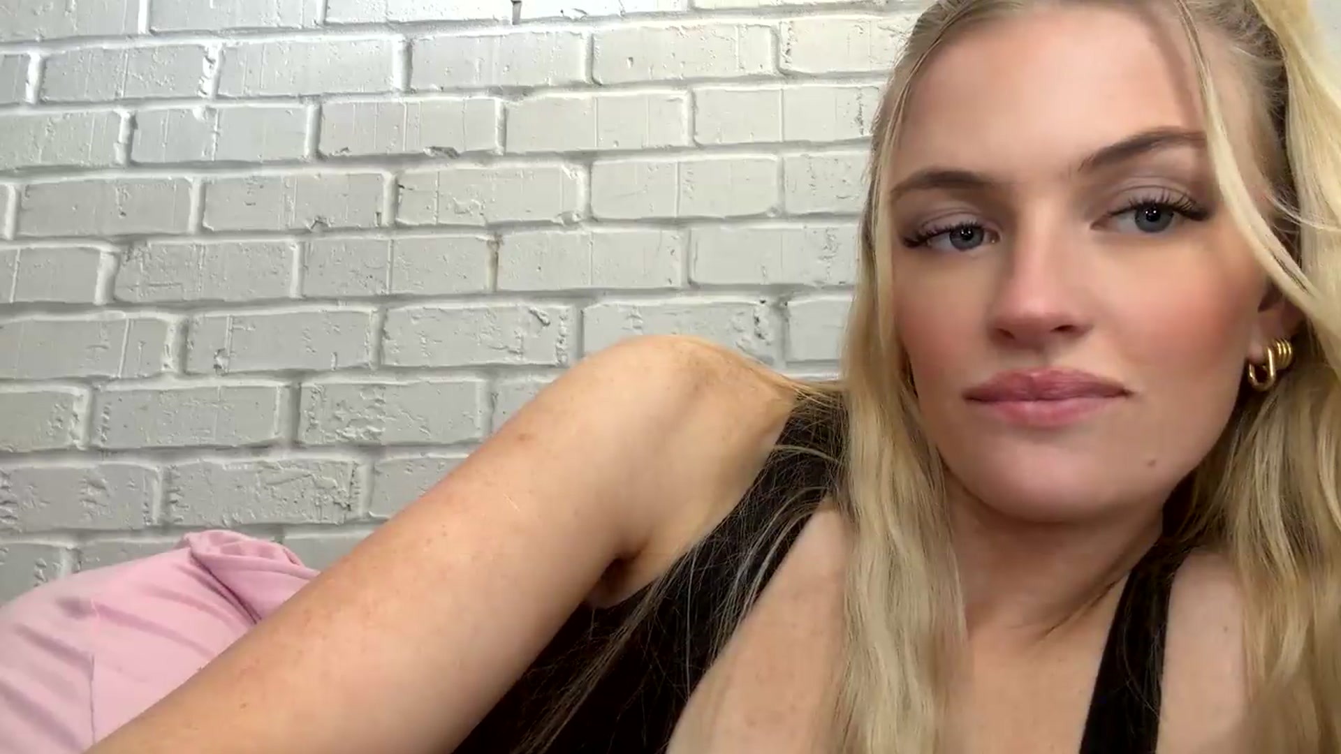 Gallery image thumbnail from Callmemaddie's myfreecams stream on, 08/18/2026, 17:35 image 11 of 20