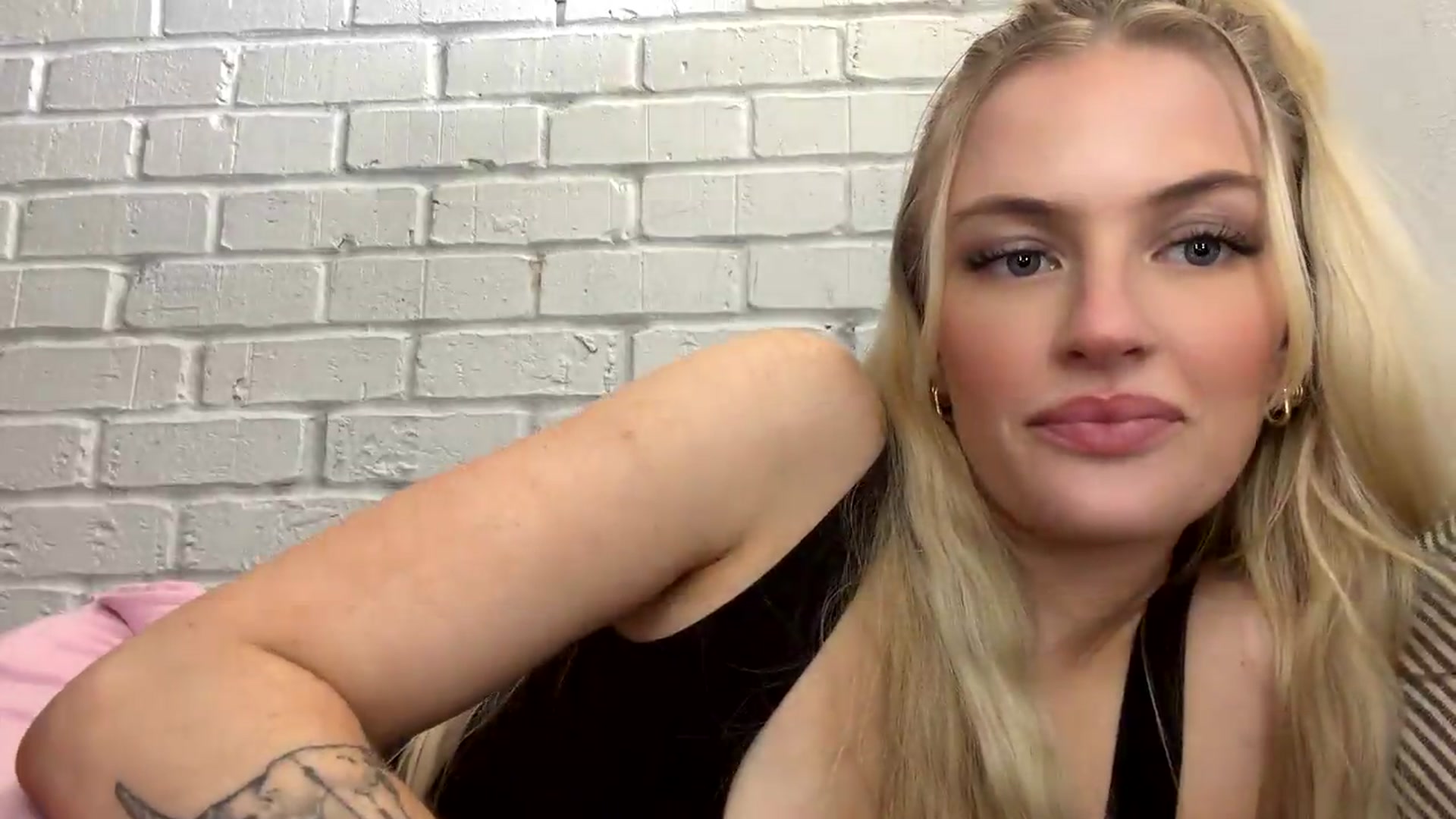 Gallery image thumbnail from Callmemaddie's myfreecams stream on, 08/18/2026, 17:35 image 5 of 20