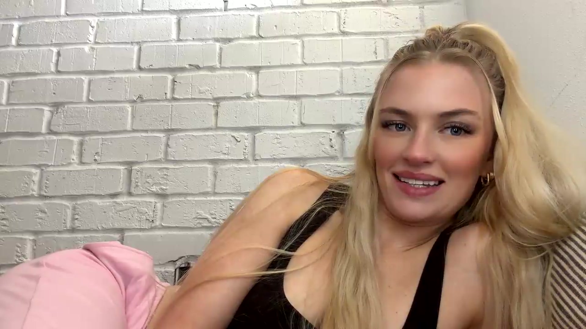 Gallery image thumbnail from Callmemaddie's myfreecams stream on, 08/18/2026, 17:35 image 10 of 20