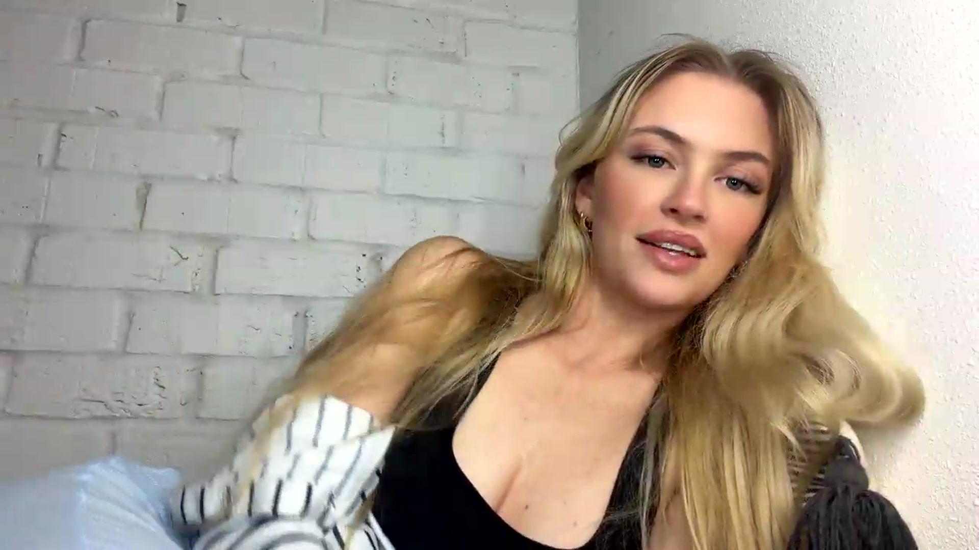 Gallery image thumbnail from Callmemaddie's myfreecams stream on, 08/20/2026, 08:57 image 7 of 20