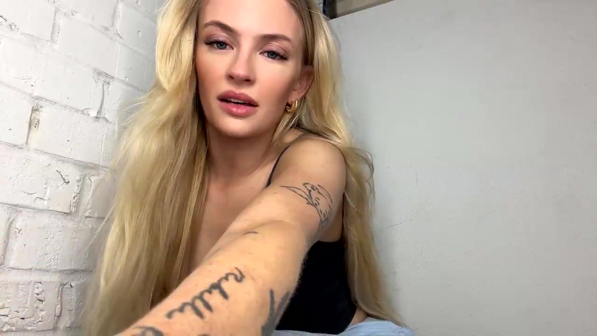 Gallery image thumbnail from Callmemaddie's myfreecams stream on, 08/23/2026, 05:27 image 8 of 20