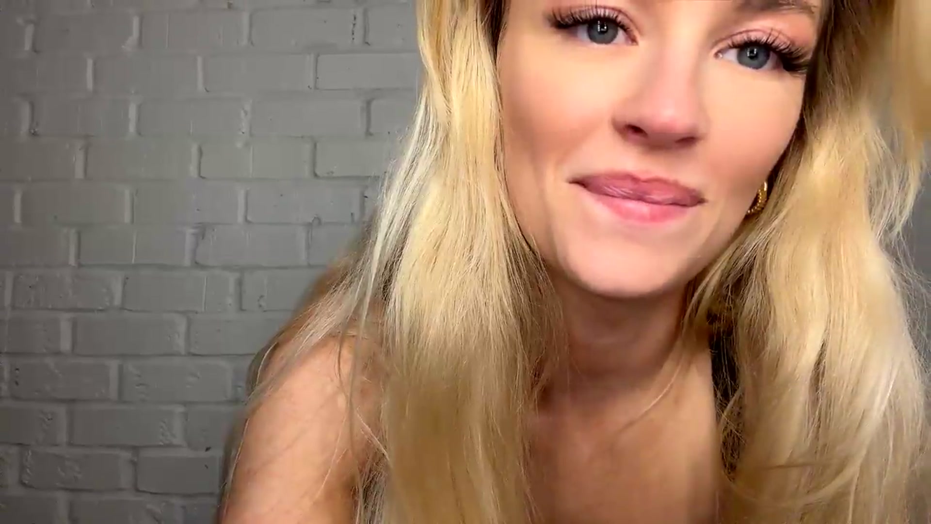Gallery image thumbnail from Callmemaddie's myfreecams stream on, 08/24/2026, 08:45 image 15 of 20