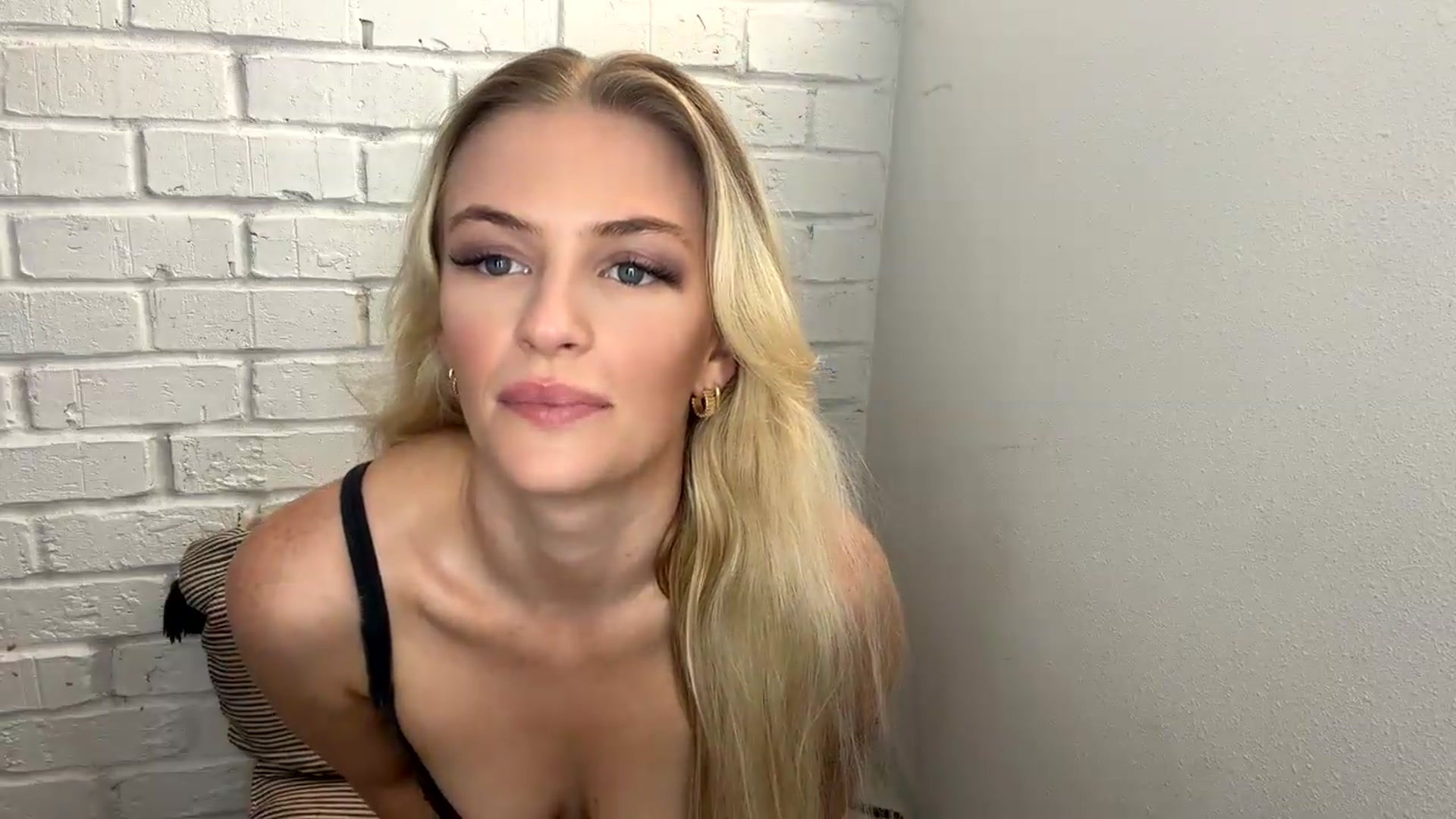 Gallery image thumbnail from Callmemaddie's myfreecams stream on, 08/24/2026, 19:27 image 9 of 20
