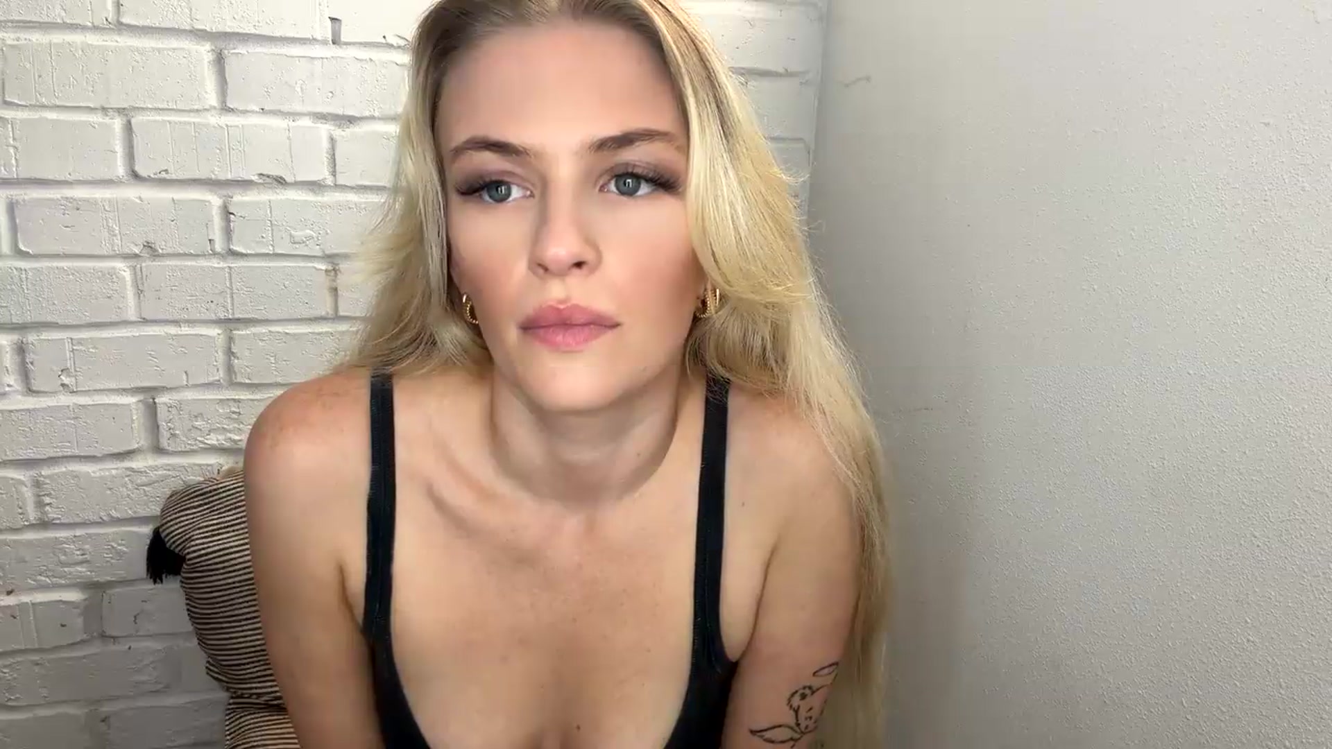 Gallery image thumbnail from Callmemaddie's myfreecams stream on, 08/24/2026, 19:27 image 16 of 20