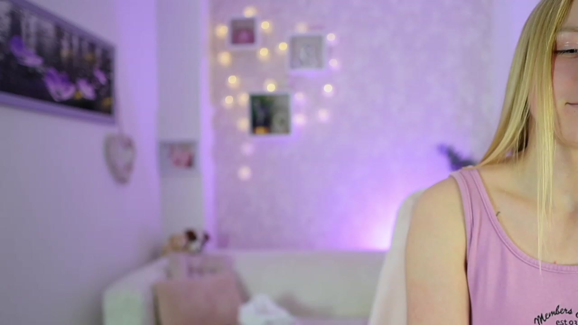 Gallery image thumbnail from Caly_Carter's myfreecams stream on, 12/17/2023, 10:14 image 8 of 20