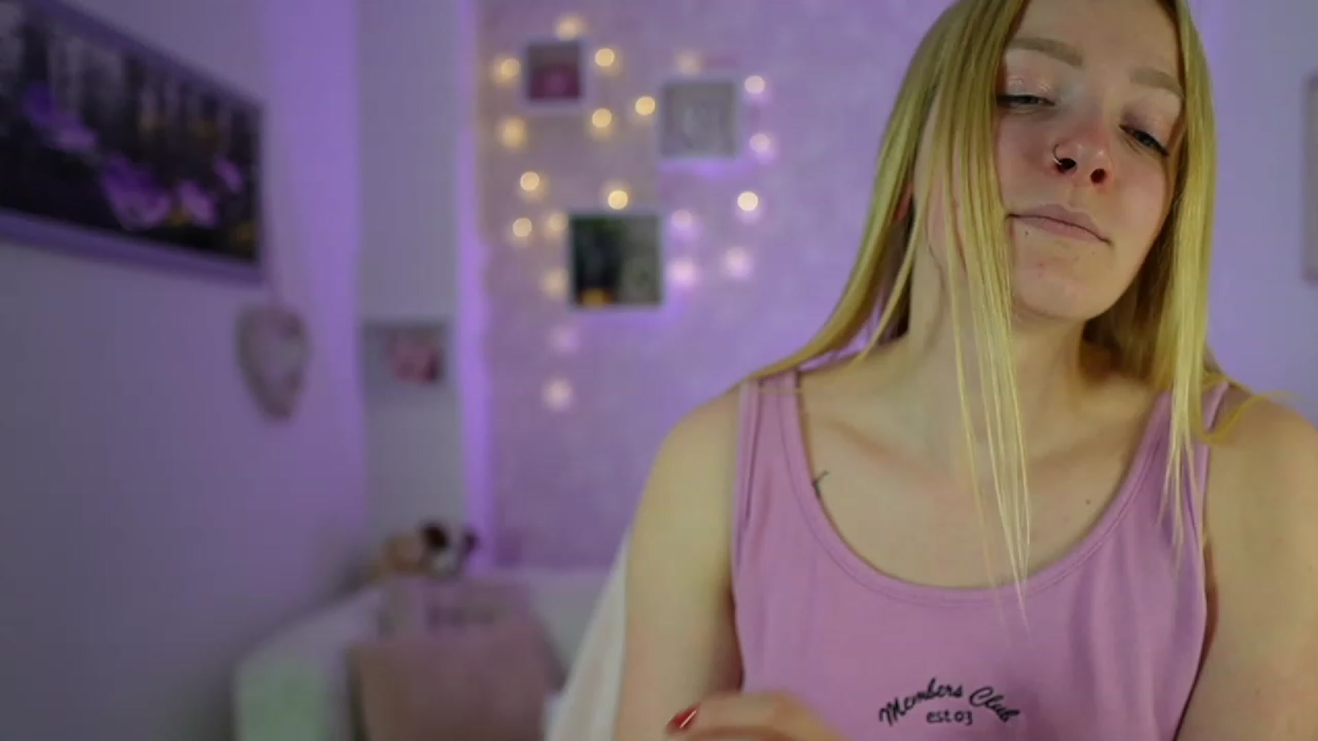 Gallery image thumbnail from Caly_Carter's myfreecams stream on, 12/17/2023, 10:14 image 15 of 20