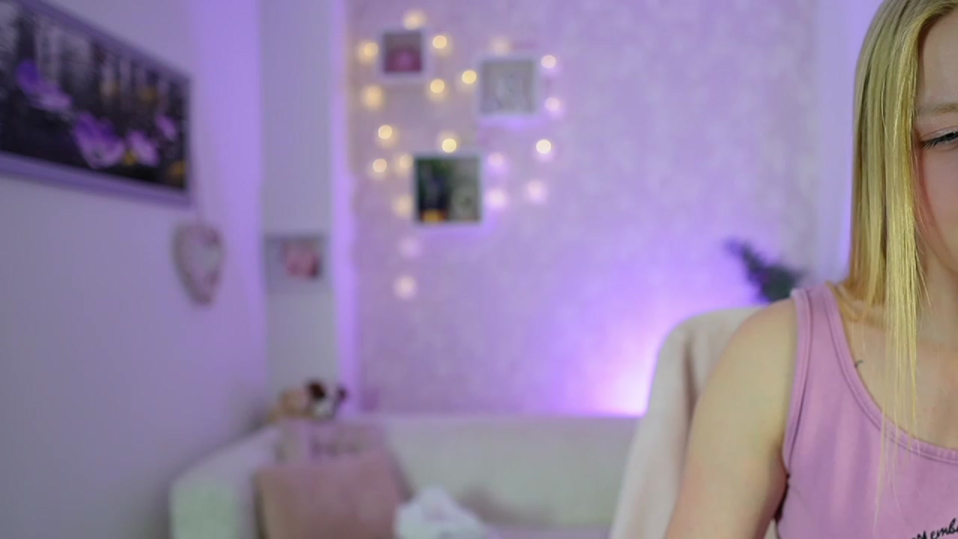 Gallery image thumbnail from Caly_Carter's myfreecams stream on, 12/17/2023, 10:14 image 9 of 20