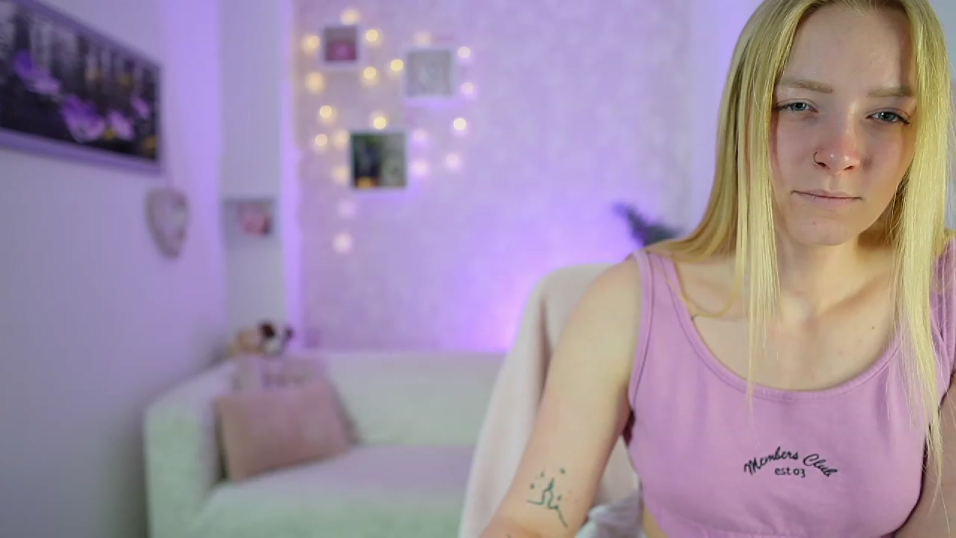 Gallery image thumbnail from Caly_Carter's myfreecams stream on, 12/17/2023, 10:14 image 3 of 20