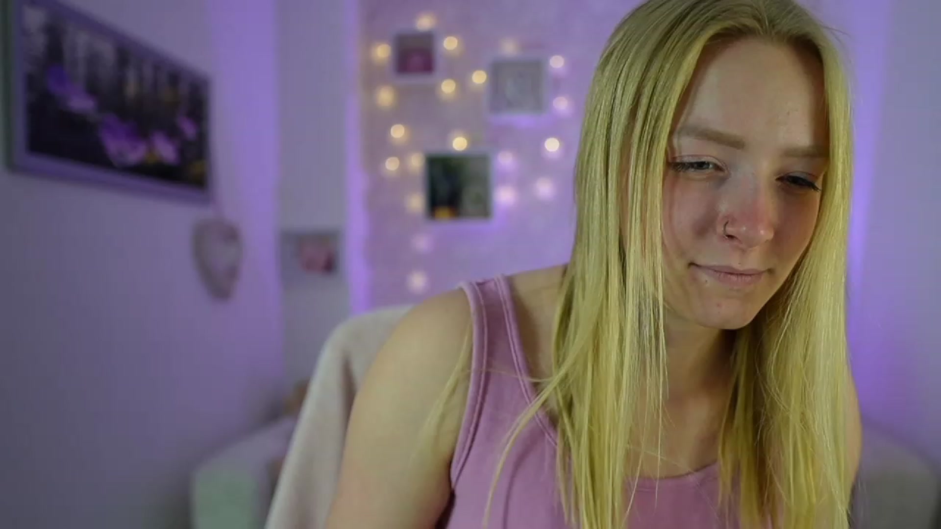 Gallery image thumbnail from Caly_Carter's myfreecams stream on, 12/17/2023, 11:09 image 18 of 20