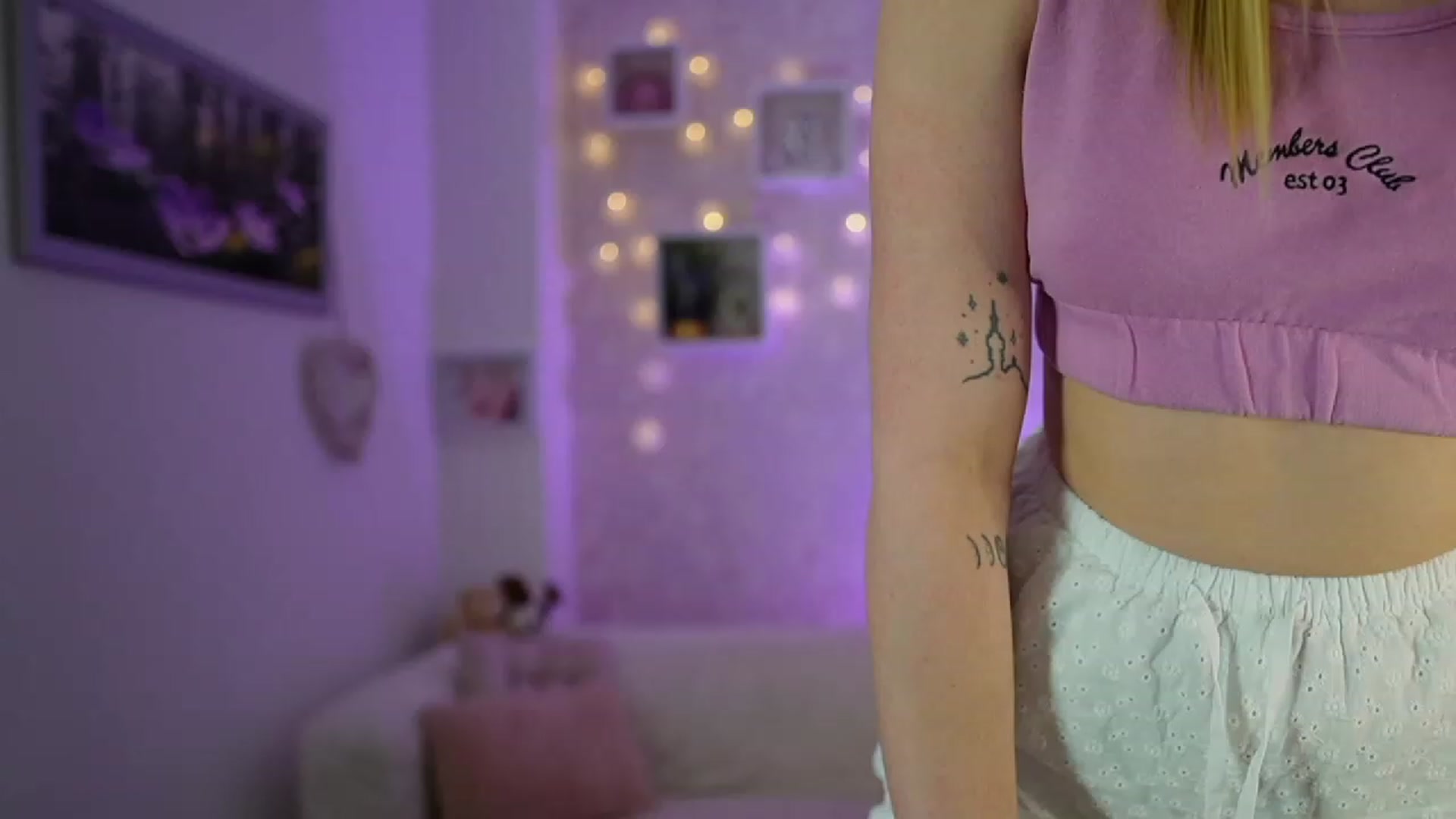 Gallery image thumbnail from Caly_Carter's myfreecams stream on, 12/17/2023, 11:09 image 7 of 20