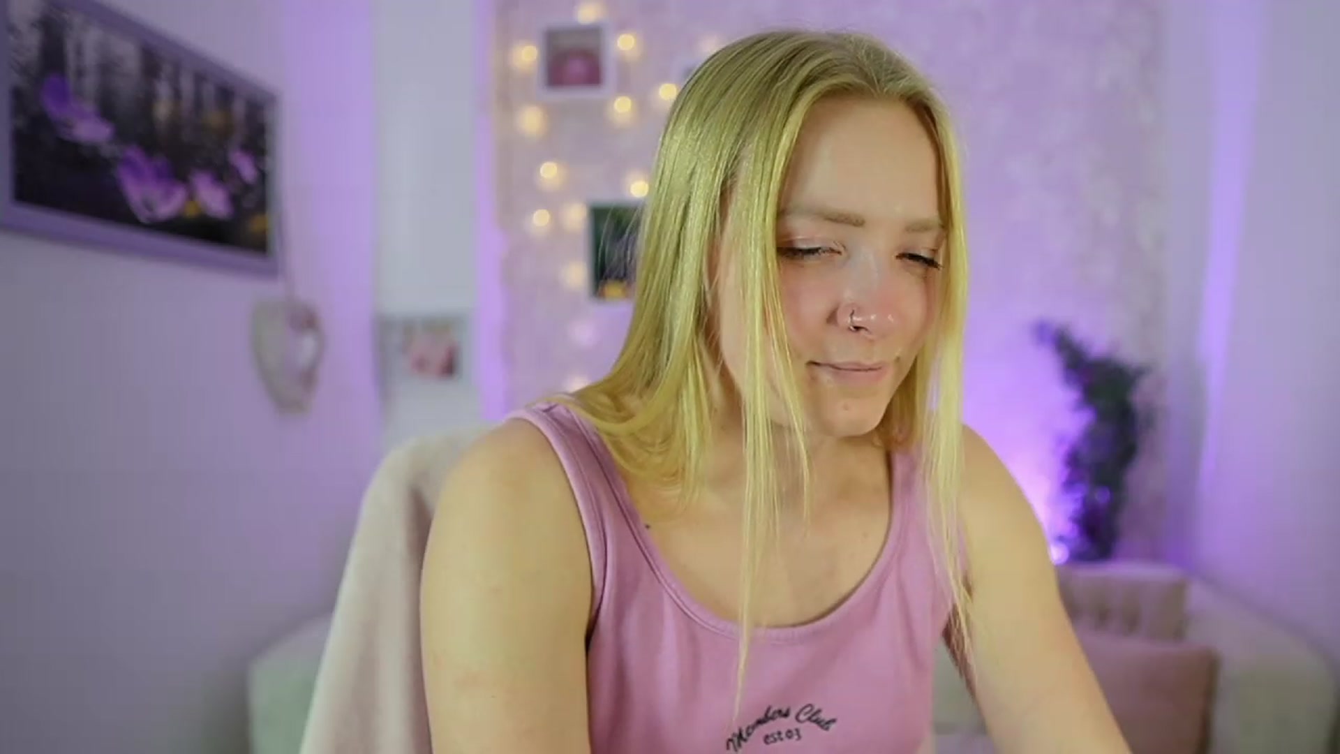 Gallery image thumbnail from Caly_Carter's myfreecams stream on, 12/17/2023, 14:18 image 12 of 20