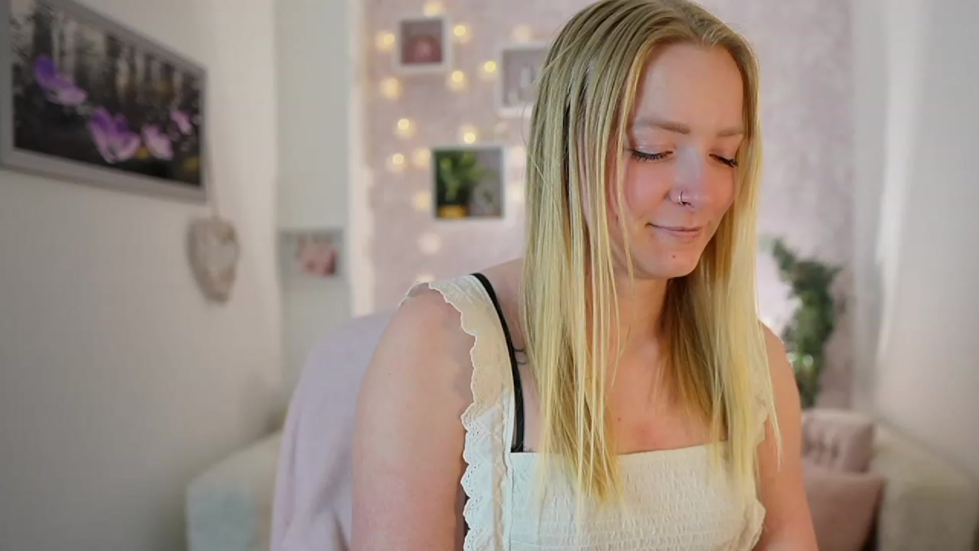 Gallery image thumbnail from Caly_Carter's myfreecams stream on, 12/18/2023, 10:22 image 1 of 20