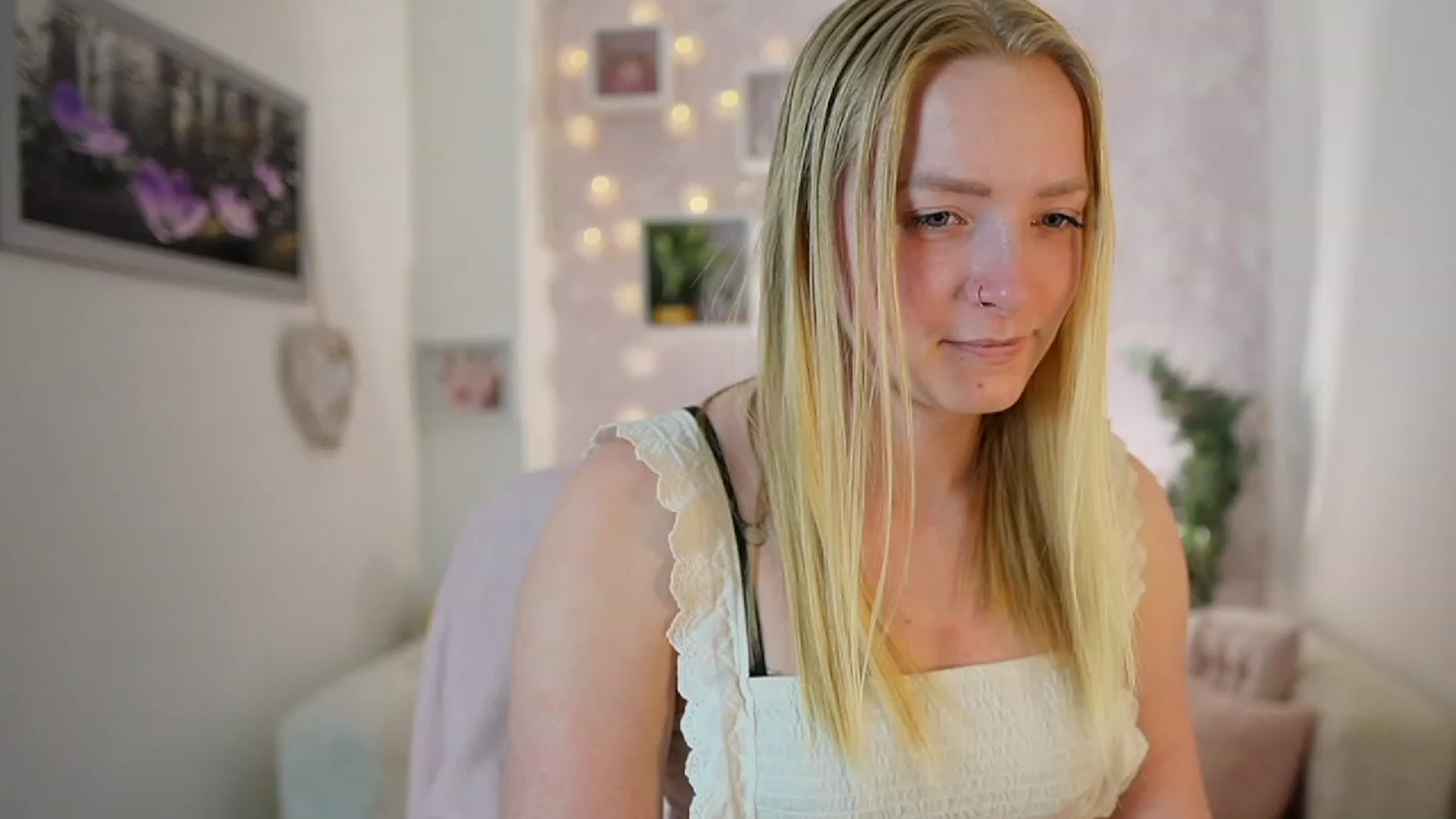 Gallery image thumbnail from Caly_Carter's myfreecams stream on, 12/18/2023, 10:22 image 3 of 20