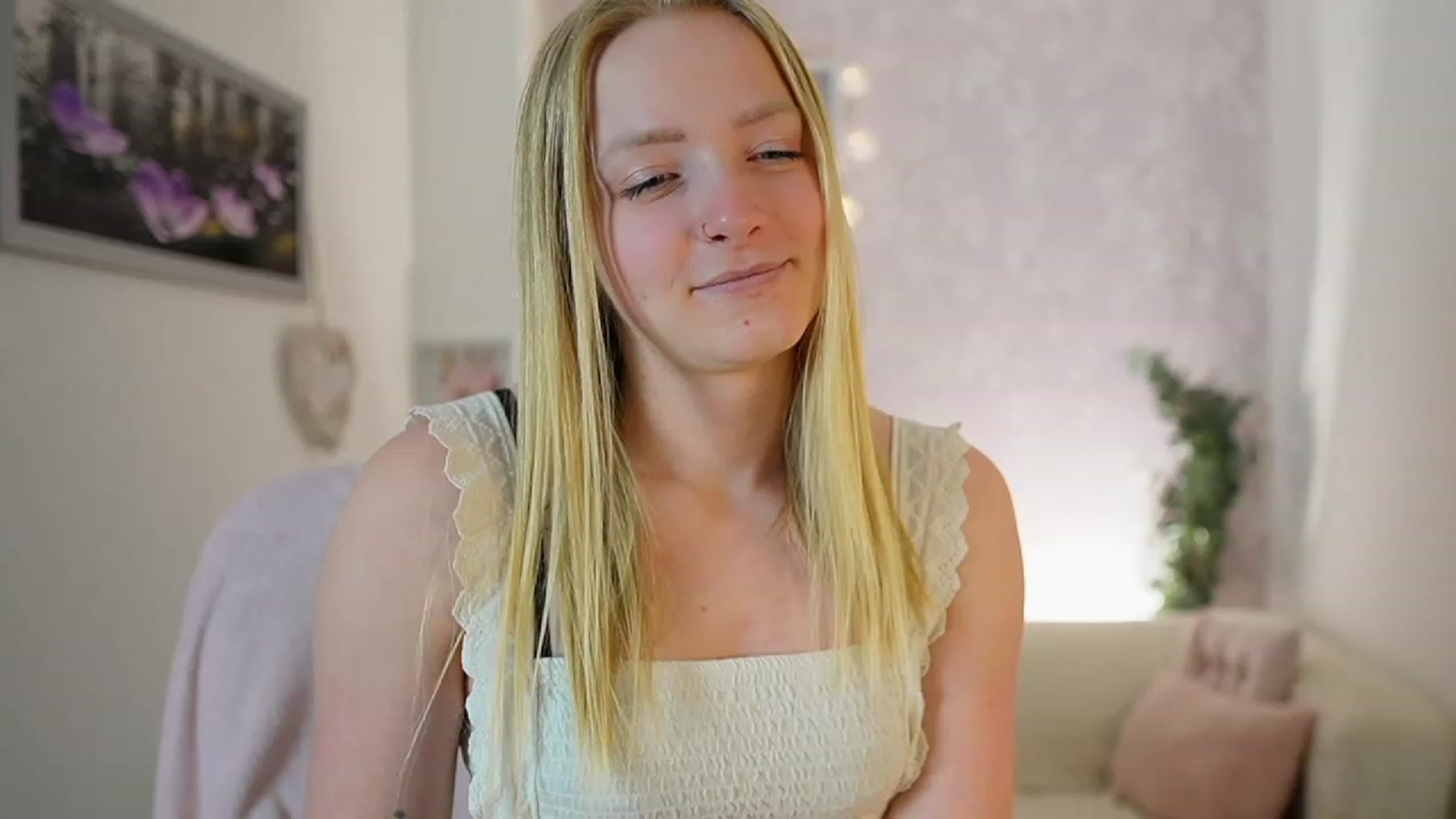 Gallery image thumbnail from Caly_Carter's myfreecams stream on, 12/18/2023, 10:22 image 15 of 20