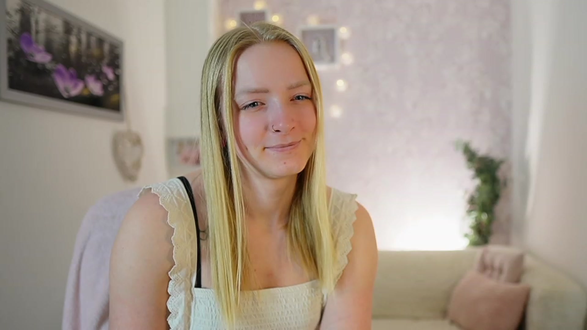 Gallery image thumbnail from Caly_Carter's myfreecams stream on, 12/18/2023, 10:22 image 17 of 20