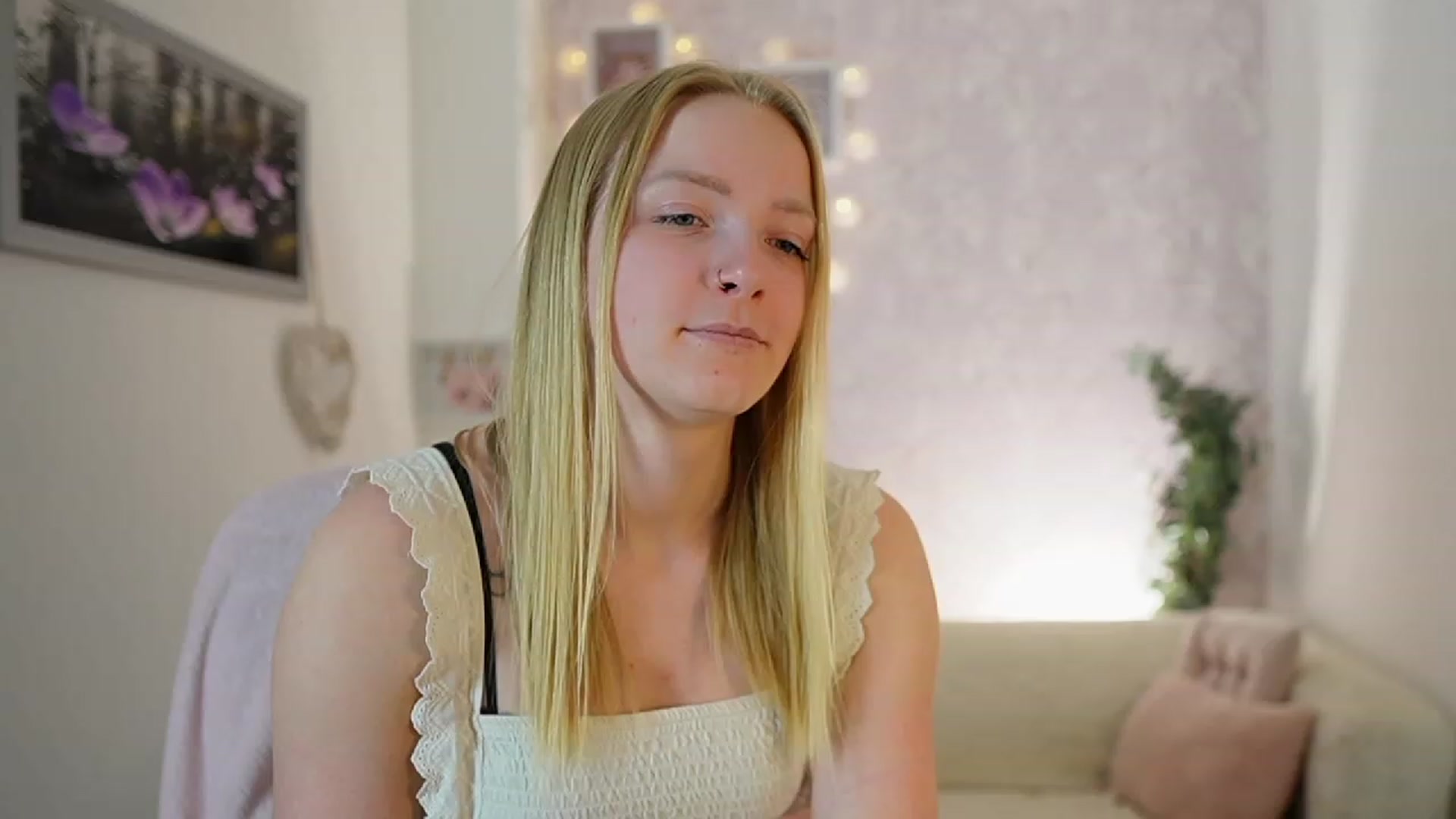 Gallery image thumbnail from Caly_Carter's myfreecams stream on, 12/18/2023, 10:22 image 18 of 20