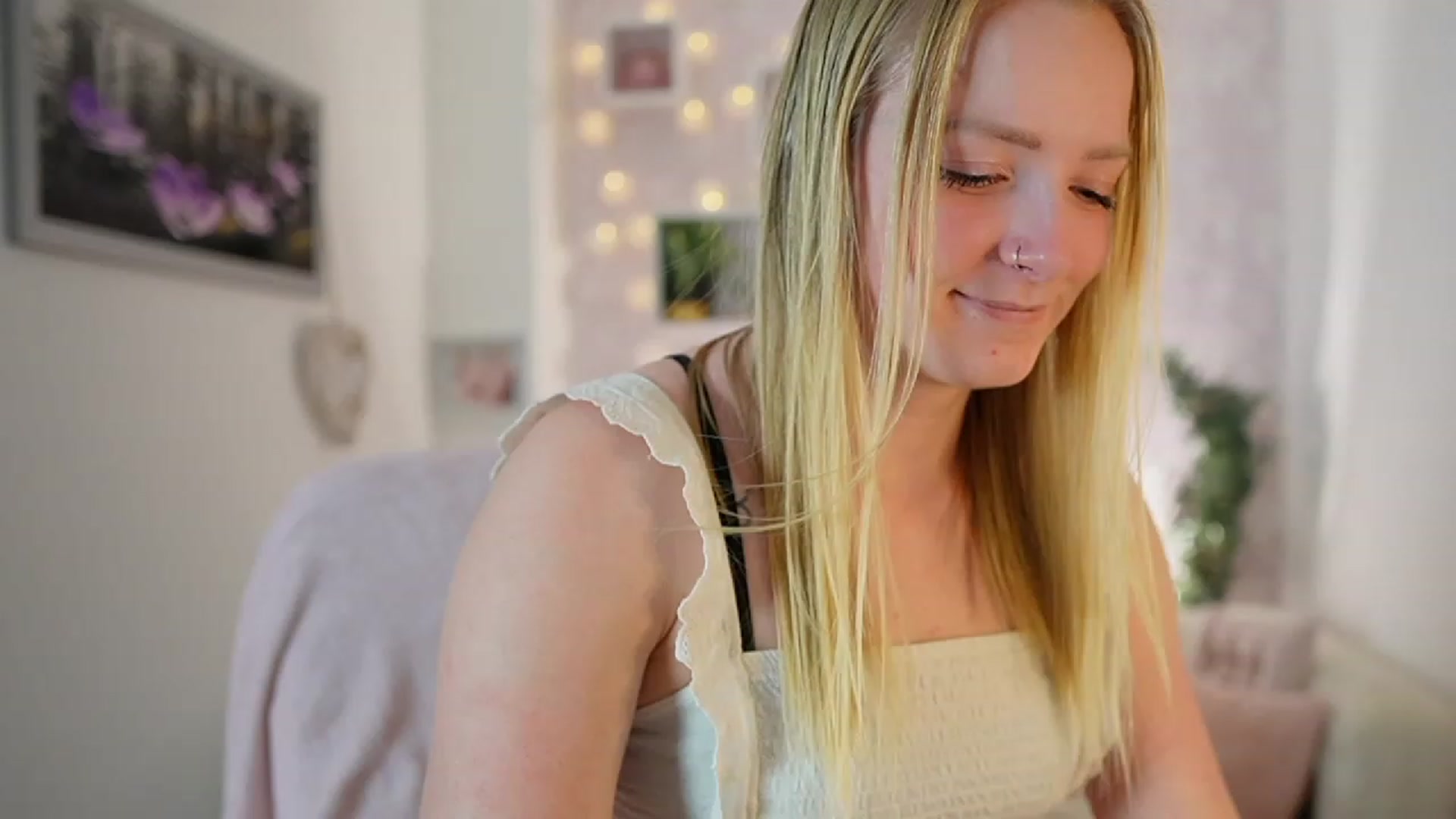 Gallery image thumbnail from Caly_Carter's myfreecams stream on, 12/18/2023, 12:11 image 2 of 20