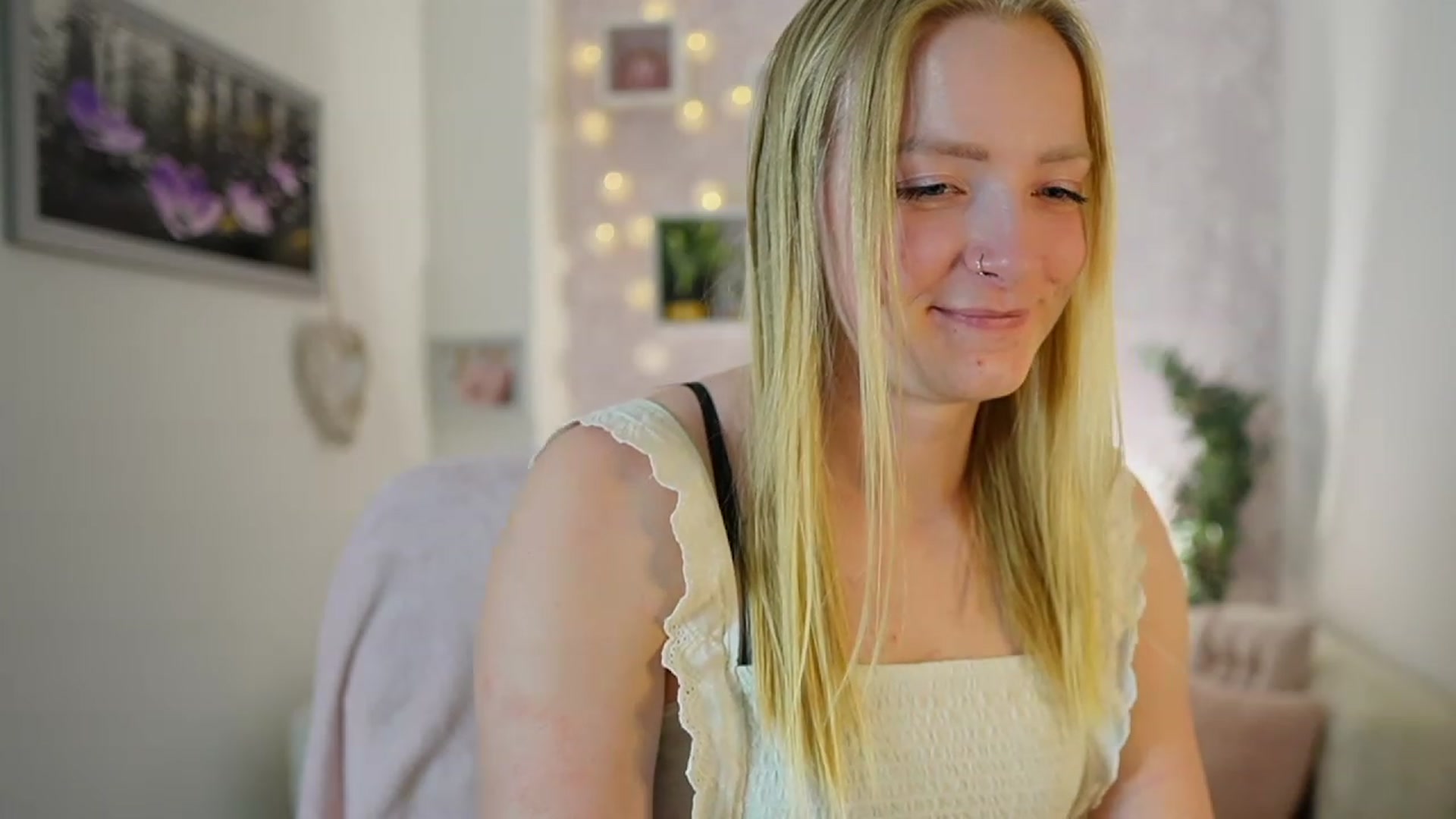 Gallery image thumbnail from Caly_Carter's myfreecams stream on, 12/18/2023, 12:11 image 16 of 20