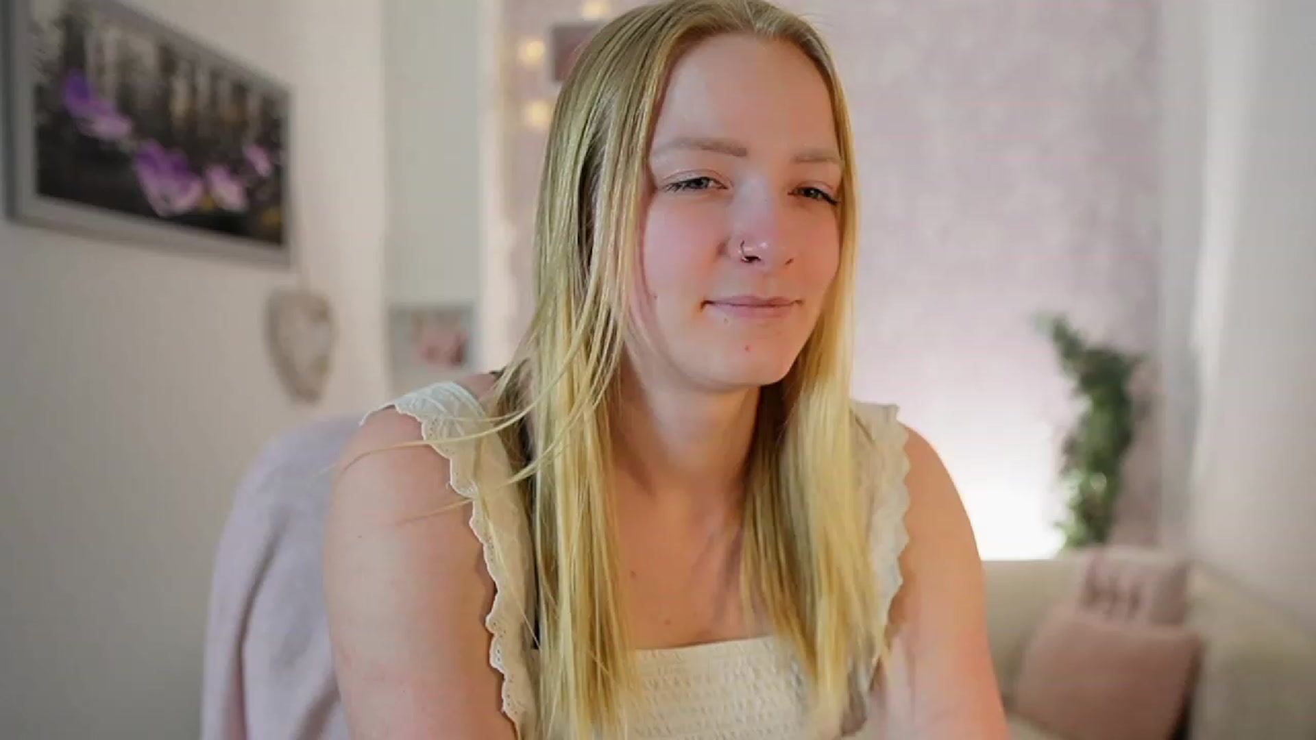 Gallery image thumbnail from Caly_Carter's myfreecams stream on, 12/18/2023, 12:11 image 4 of 20