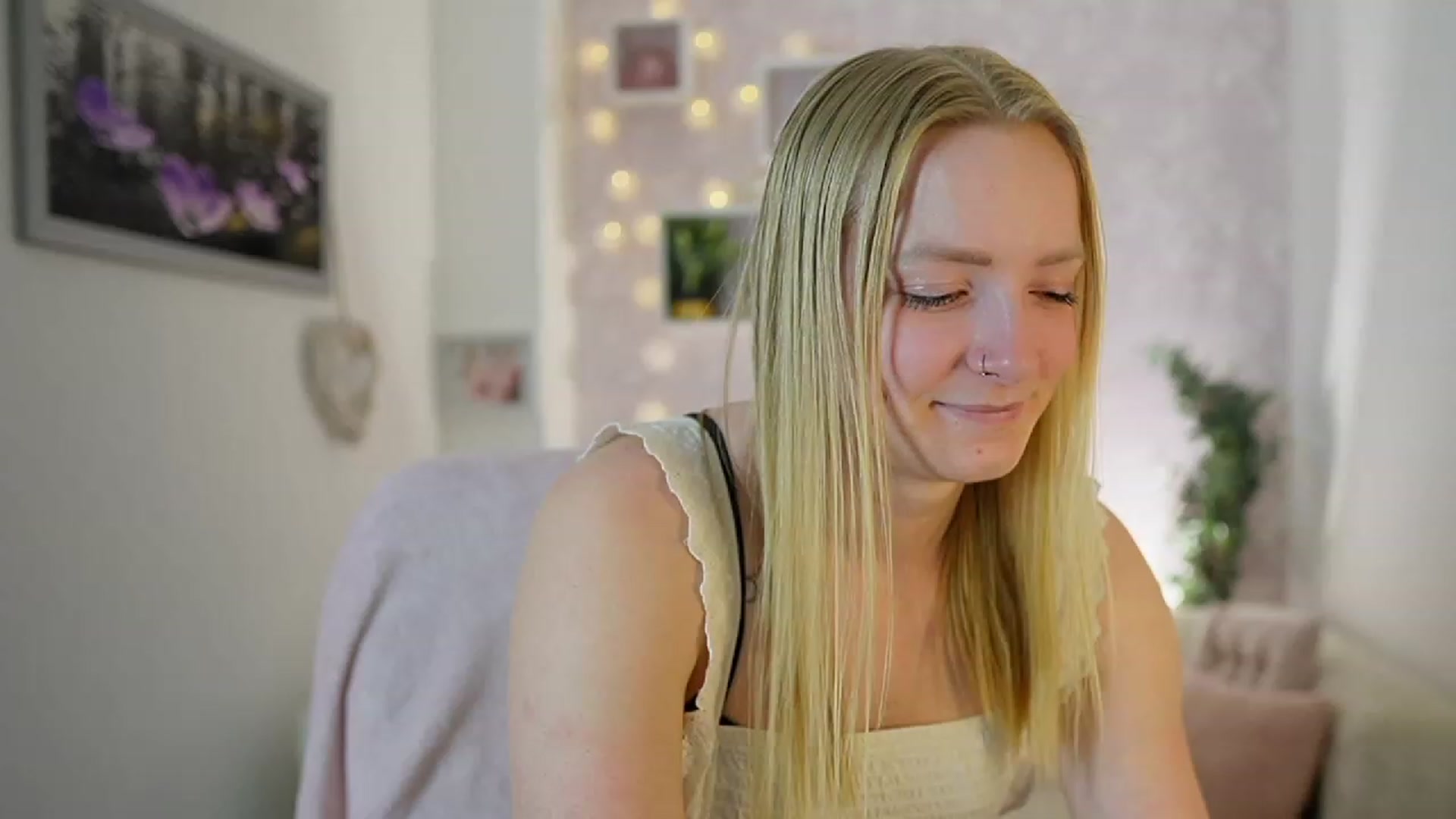 Gallery image thumbnail from Caly_Carter's myfreecams stream on, 12/18/2023, 13:15 image 7 of 20