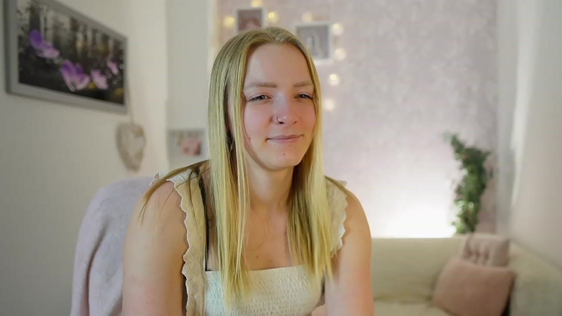 Gallery image thumbnail from Caly_Carter's myfreecams stream on, 12/18/2023, 13:15 image 13 of 20