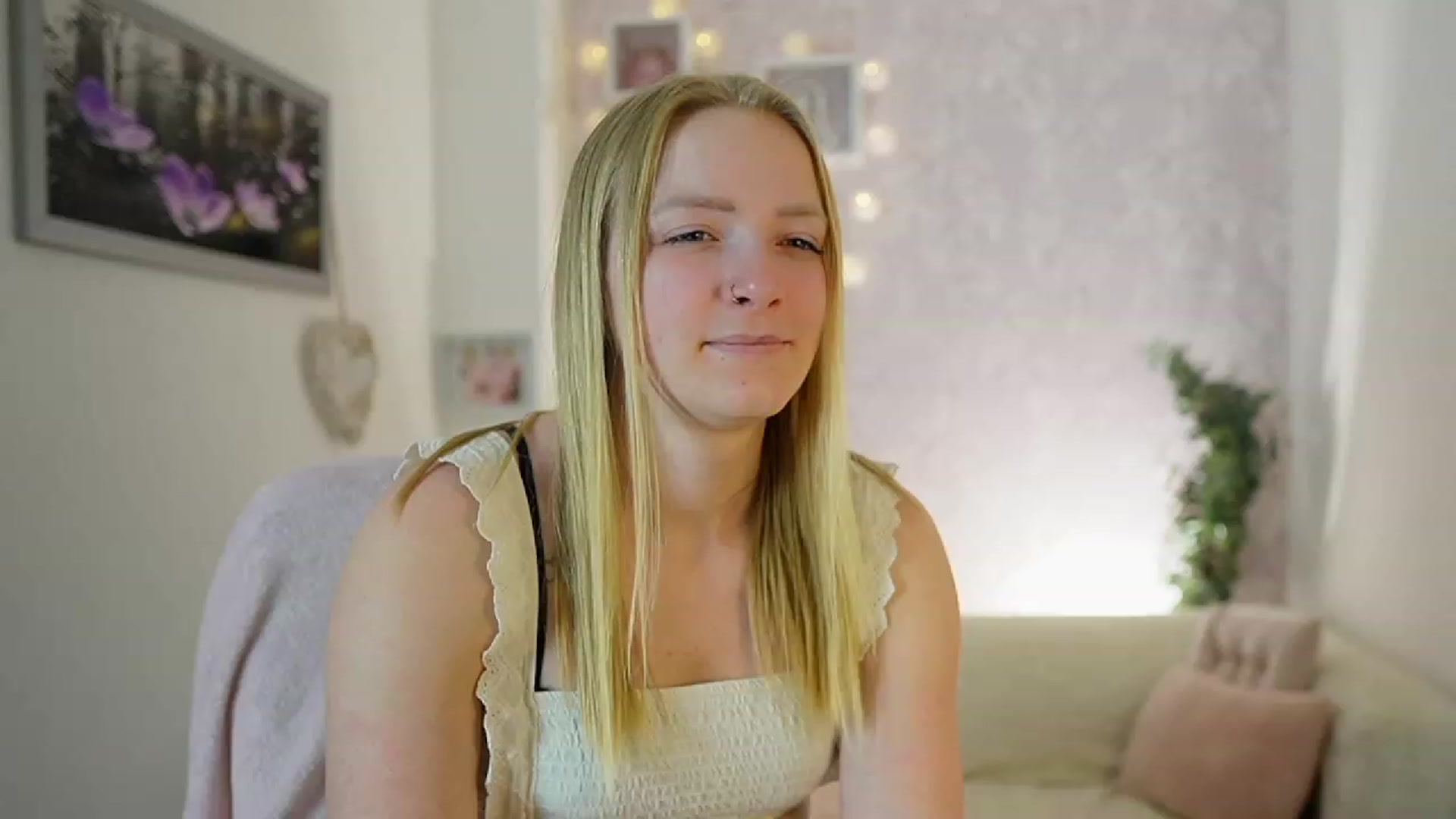 Gallery image thumbnail from Caly_Carter's myfreecams stream on, 12/18/2023, 13:15 image 15 of 20
