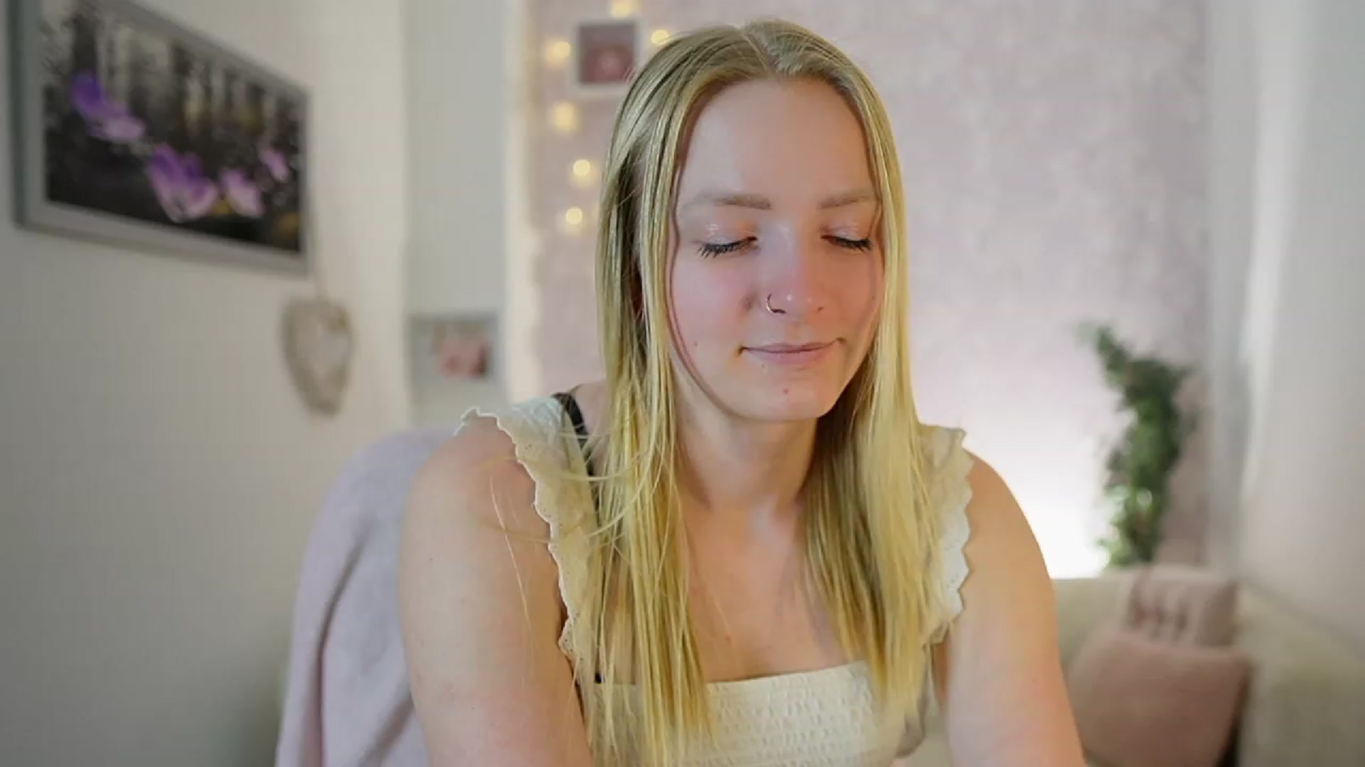 Gallery image thumbnail from Caly_Carter's myfreecams stream on, 12/18/2023, 13:15 image 6 of 20