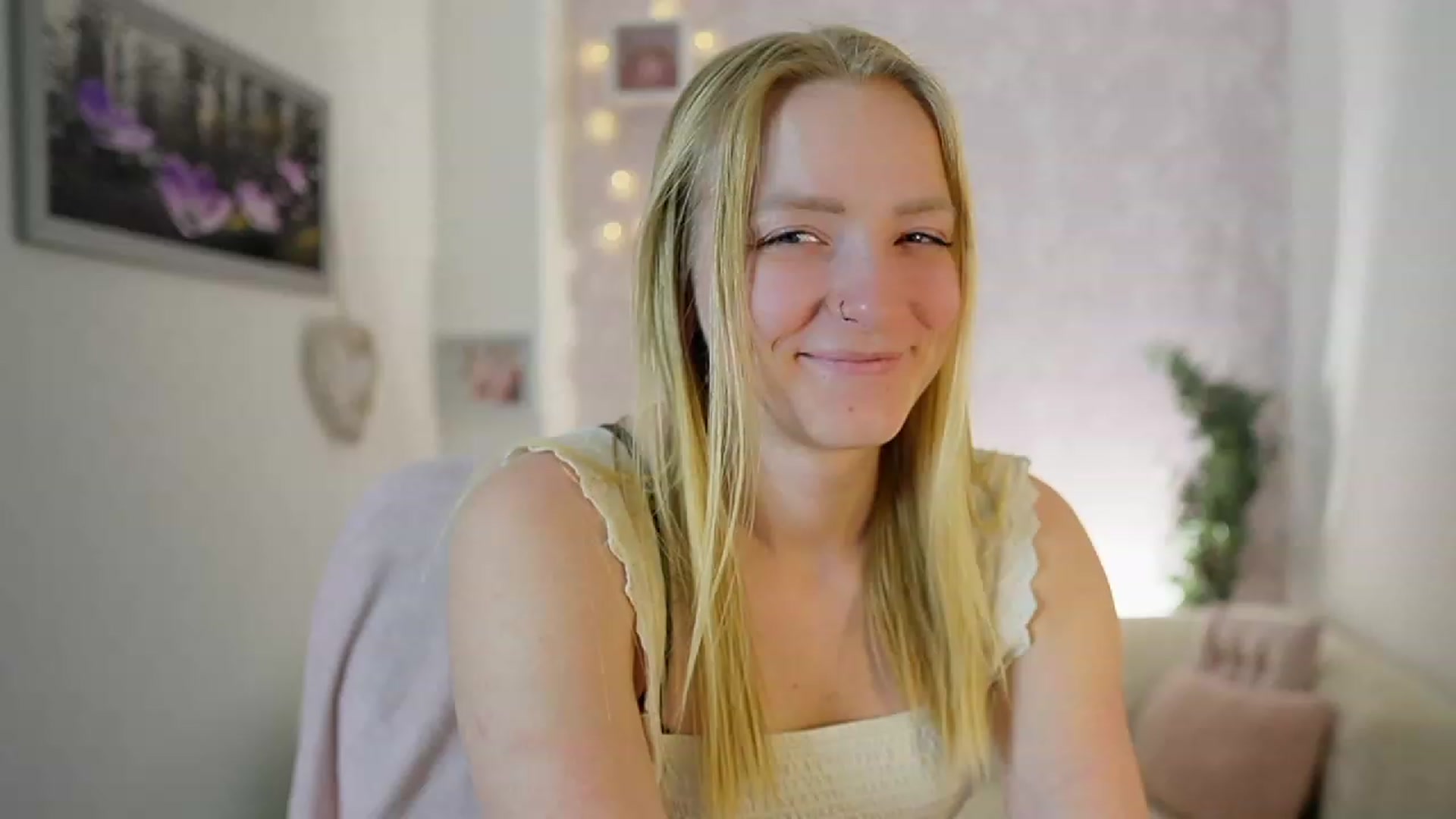 Gallery image thumbnail from Caly_Carter's myfreecams stream on, 12/18/2023, 13:15 image 8 of 20