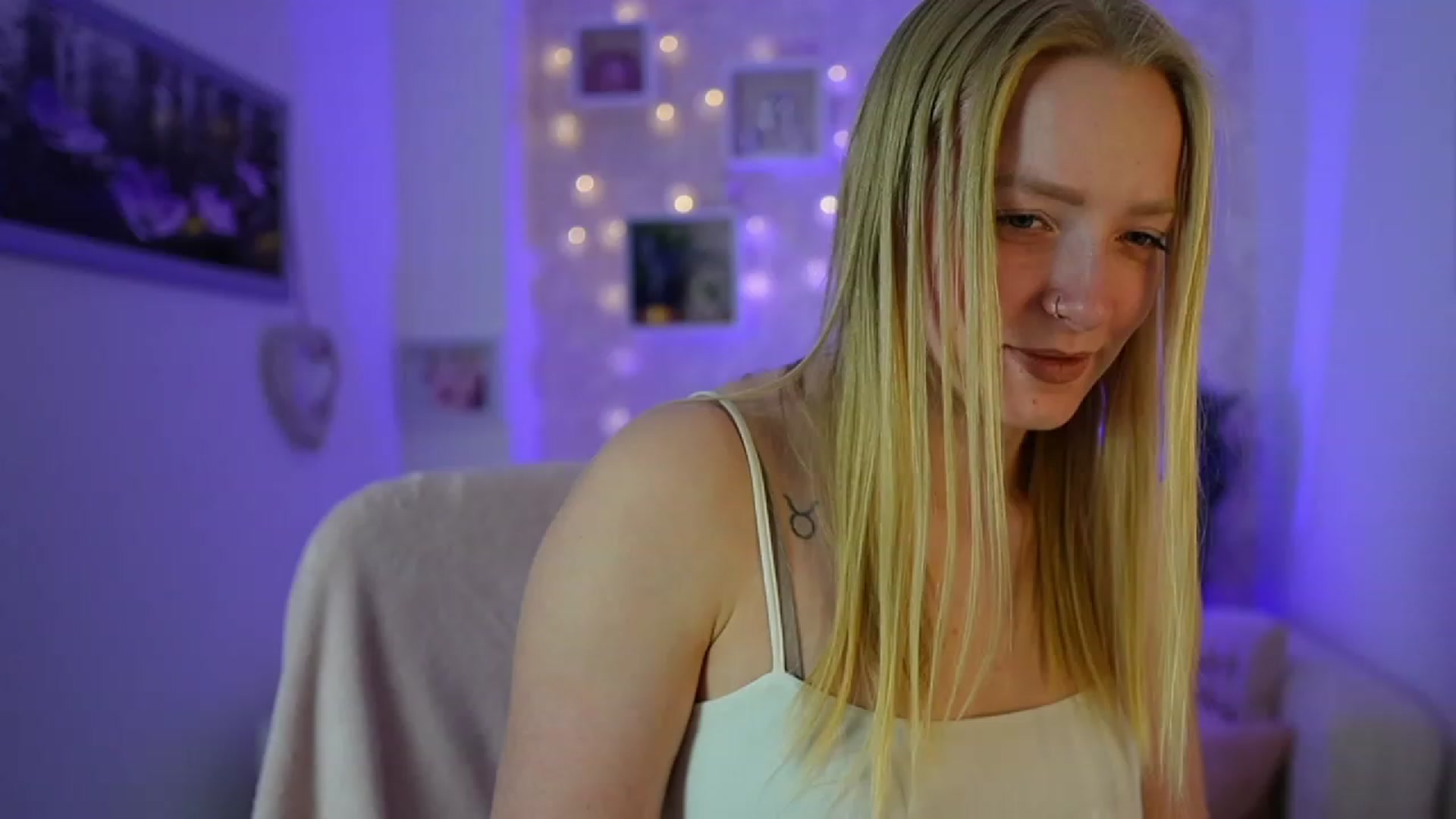 Gallery image thumbnail from Caly_Carter's myfreecams stream on, 12/19/2023, 10:24 image 15 of 20